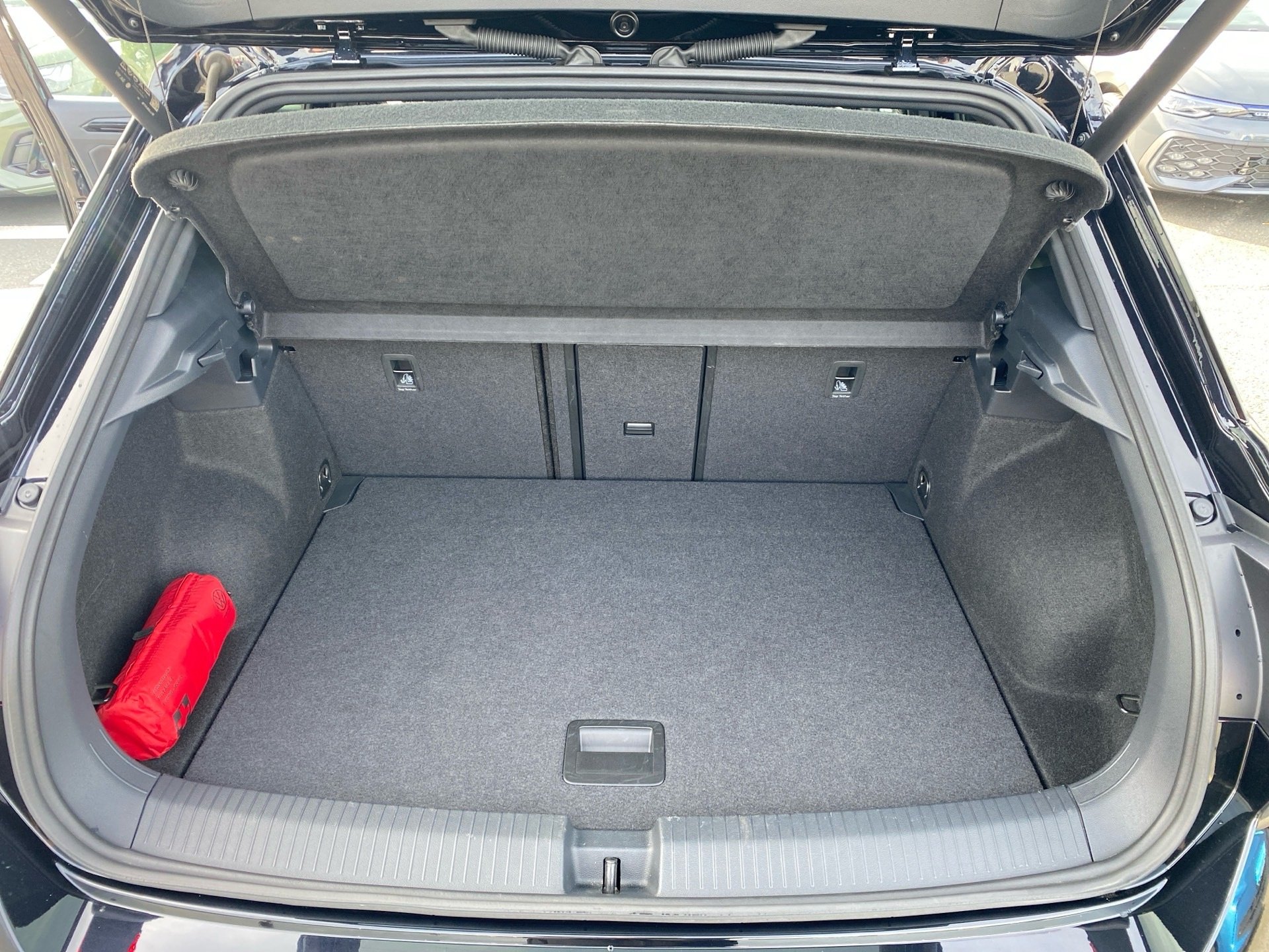 T-Roc 2.0 TSI R-Line 4M DSG Black-Style Matrix Pano AHK Standhzg.
