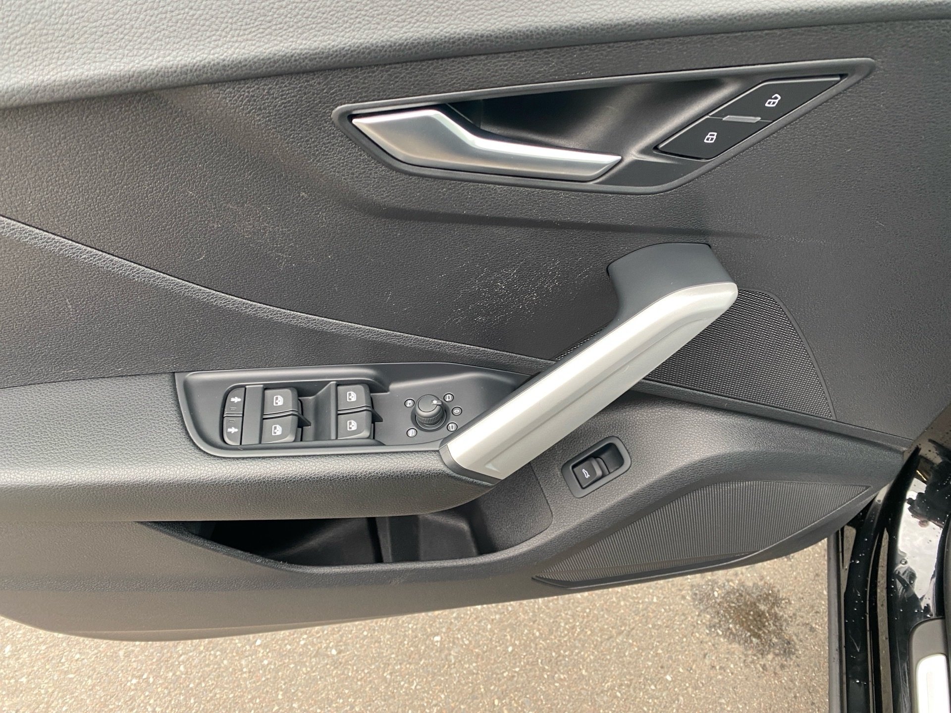 Q2 35 TFSI advanced S-tronic LED Navi RFK PDC SHZ
