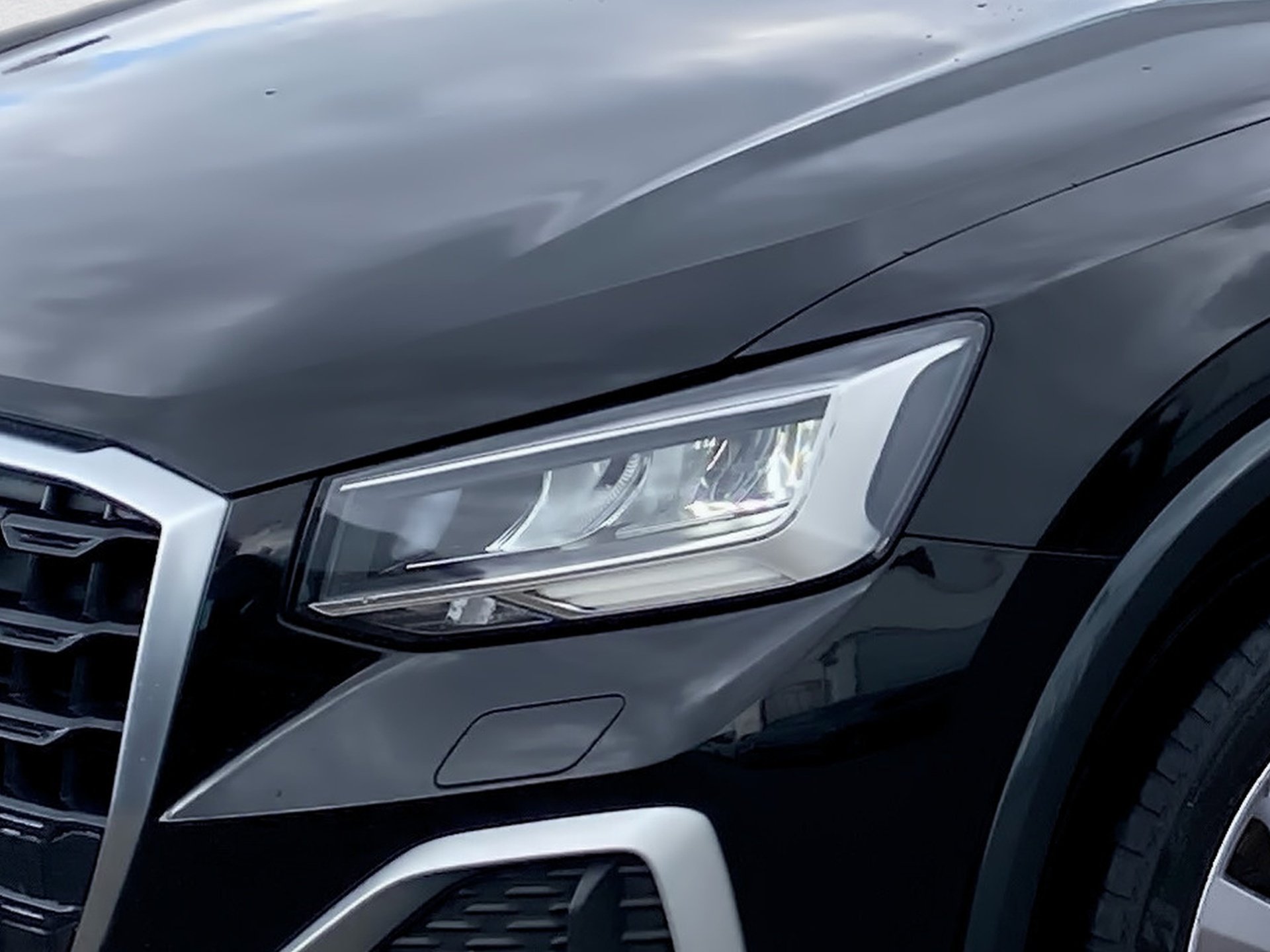 Q2 35 TFSI advanced S-tronic LED Navi RFK PDC SHZ