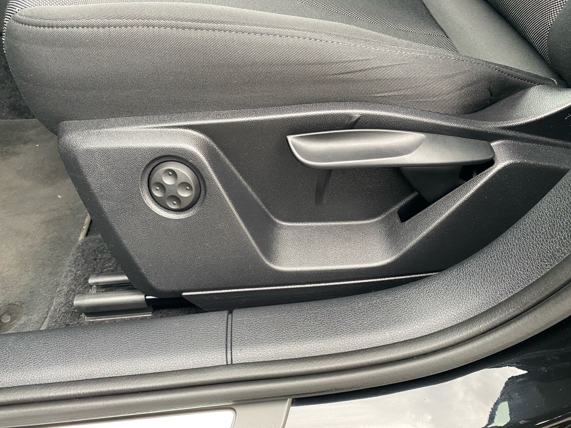 Q2 35 TFSI advanced S-tronic LED Navi RFK PDC SHZ