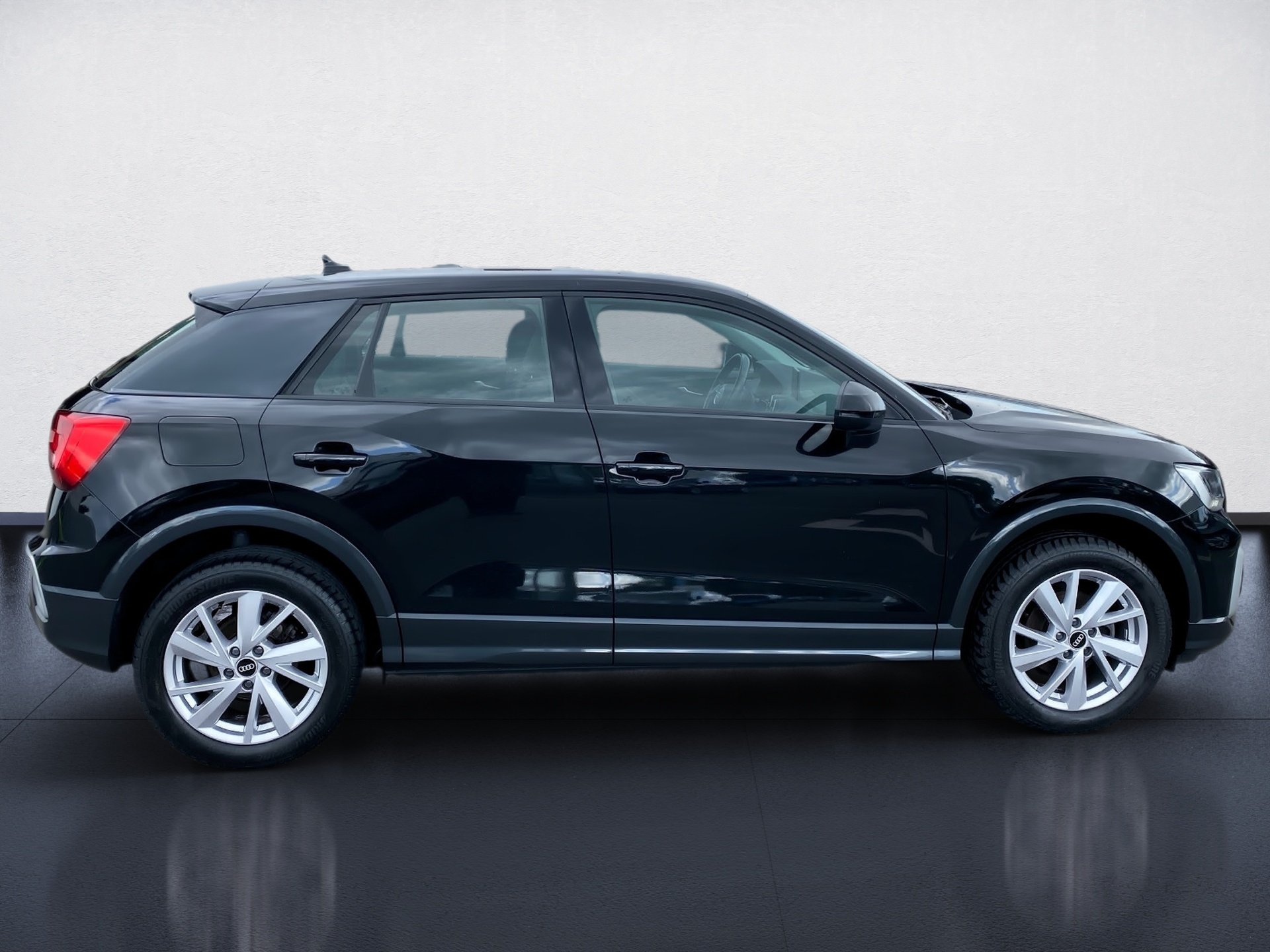 Q2 35 TFSI advanced S-tronic LED Navi RFK PDC SHZ