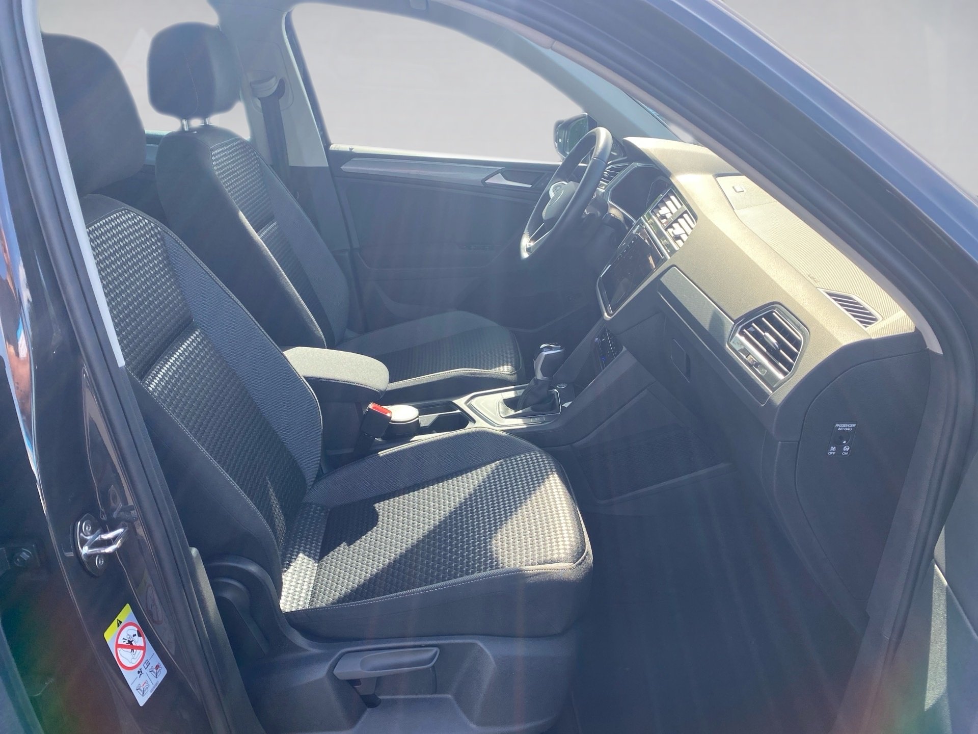 Tiguan 1.5 TSI Active DSG LED Navi ACC AHK Standhzg.