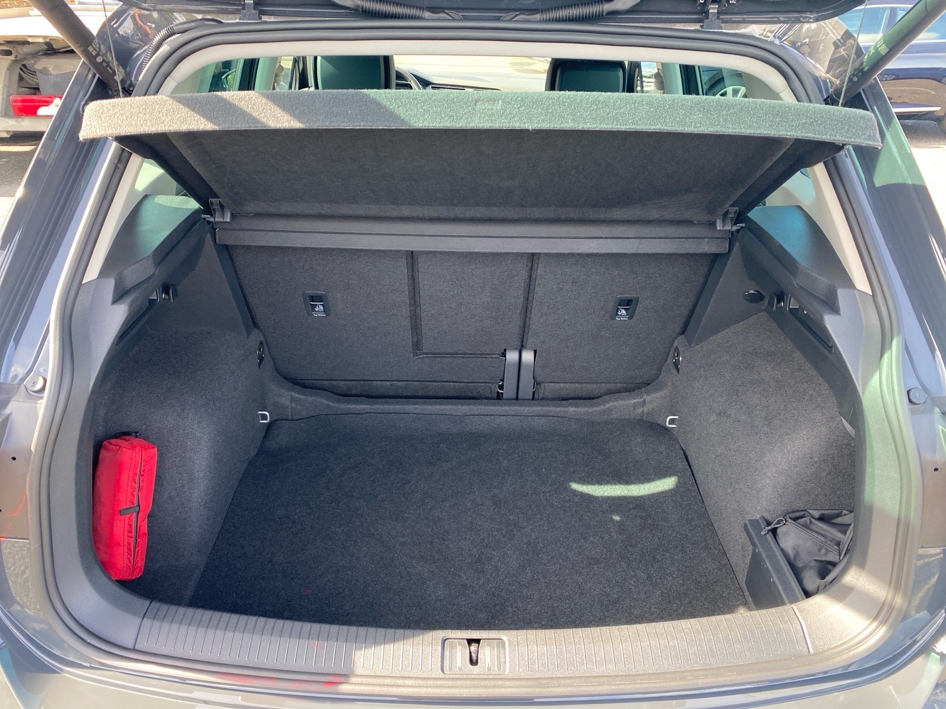 Tiguan 1.5 TSI Active DSG LED Navi ACC AHK Standhzg.