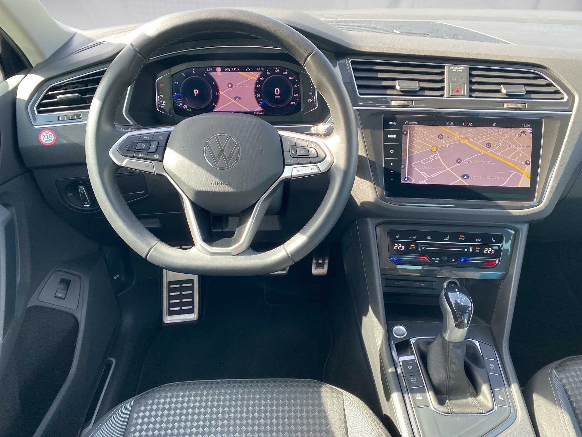Tiguan 1.5 TSI Active DSG LED Navi ACC AHK Standhzg.