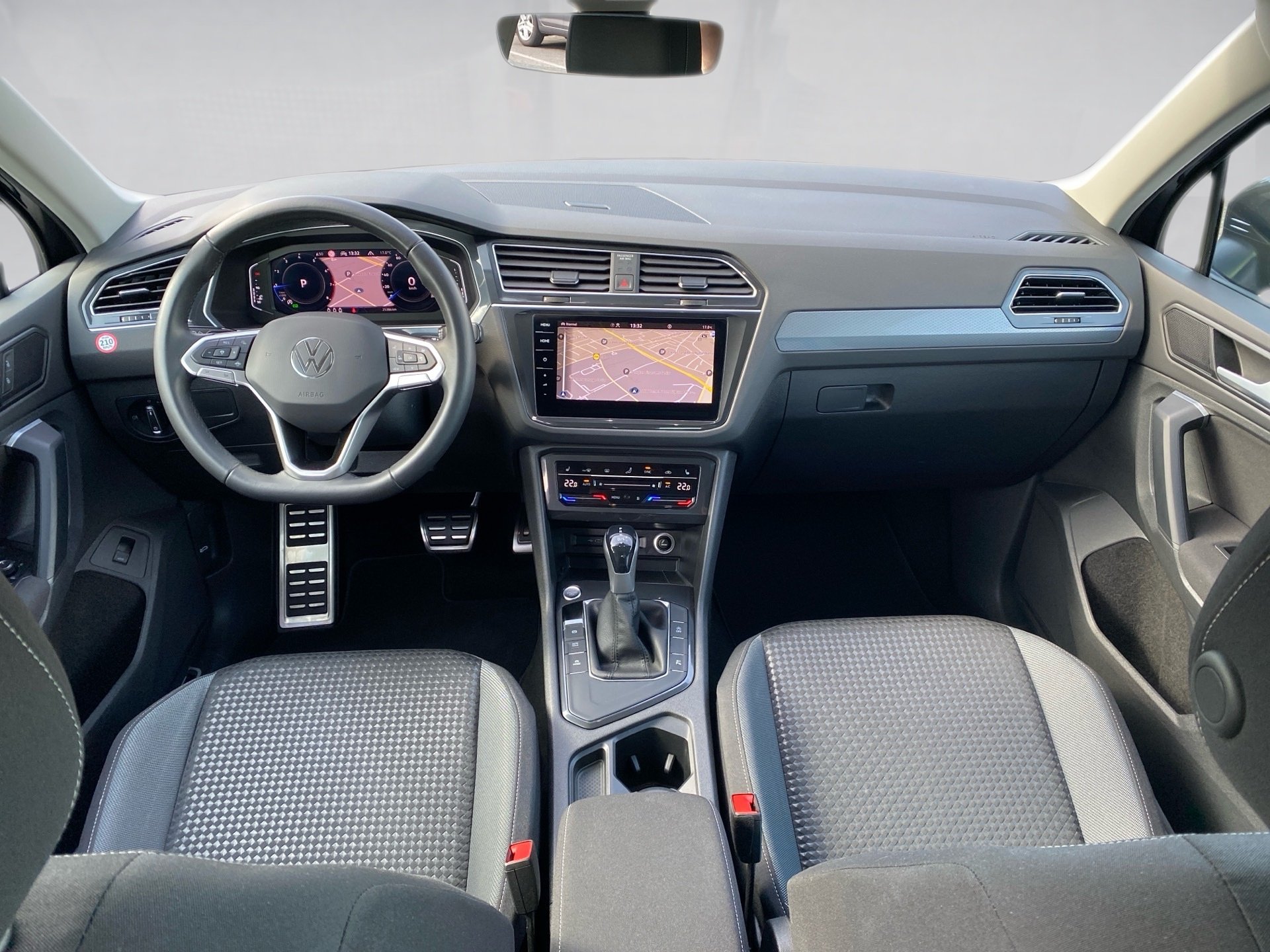 Tiguan 1.5 TSI Active DSG LED Navi ACC AHK Standhzg.