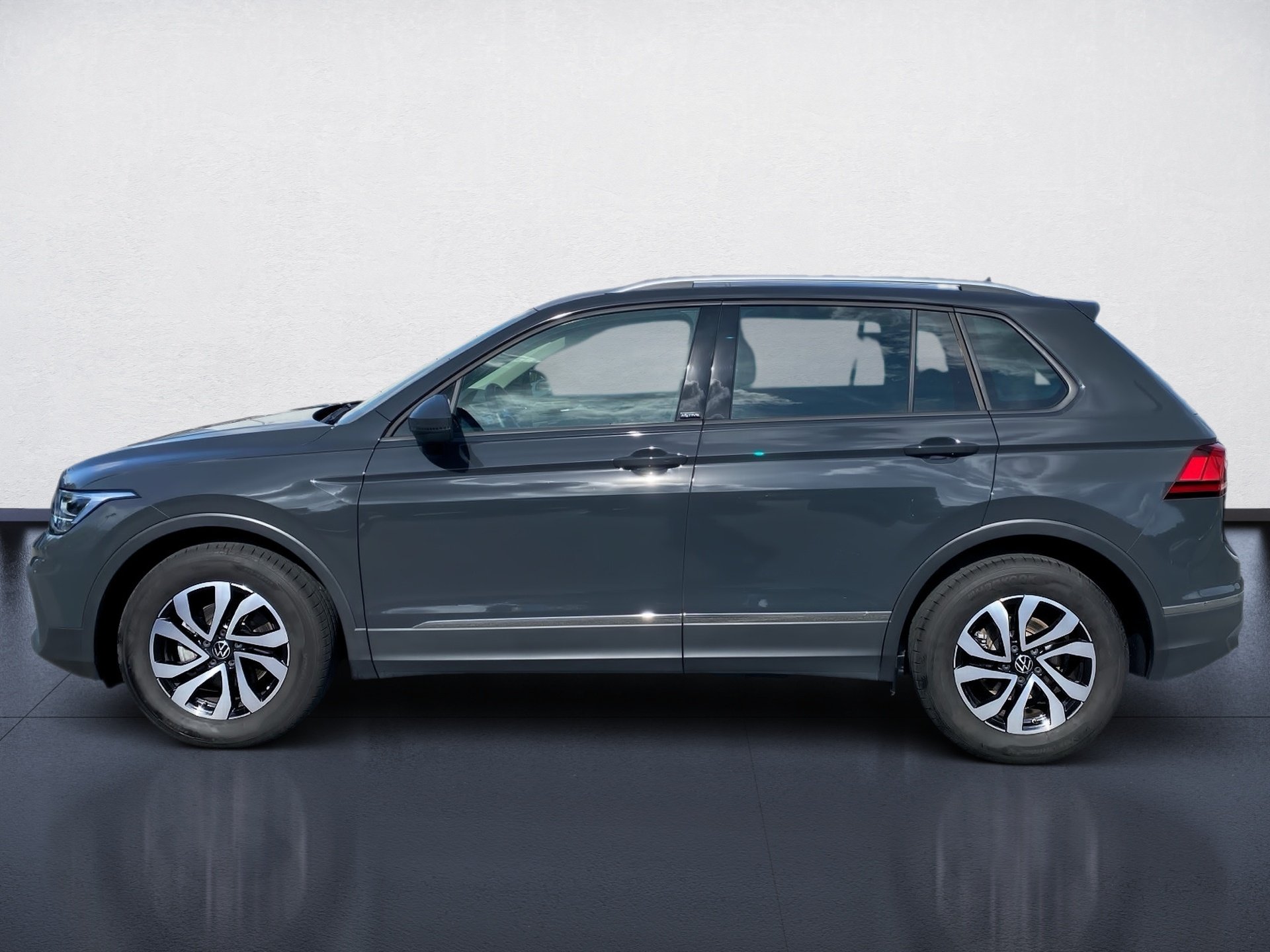 Tiguan 1.5 TSI Active DSG LED Navi ACC AHK Standhzg.