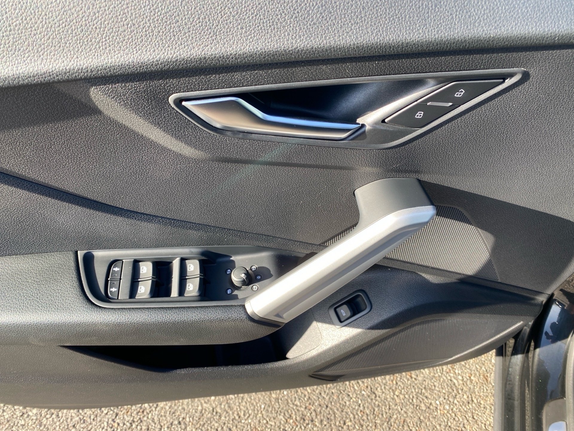 Q2 40 TFSI advanced quattro S-tronic LED Navi ACC RFK