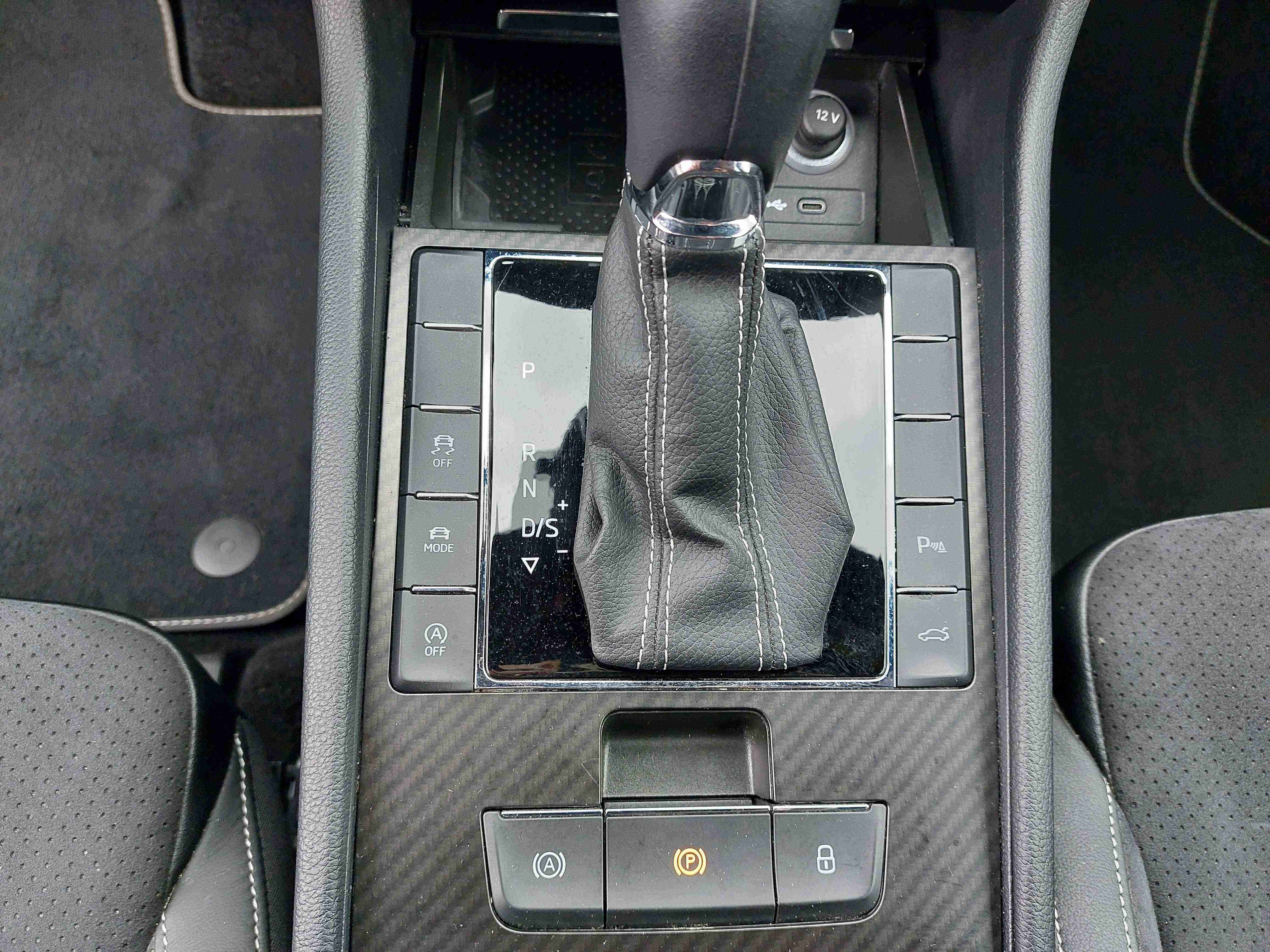 Superb Combi 2.0 TDI Sportline 4x4 DSG LED Navi ACC Standhzg.