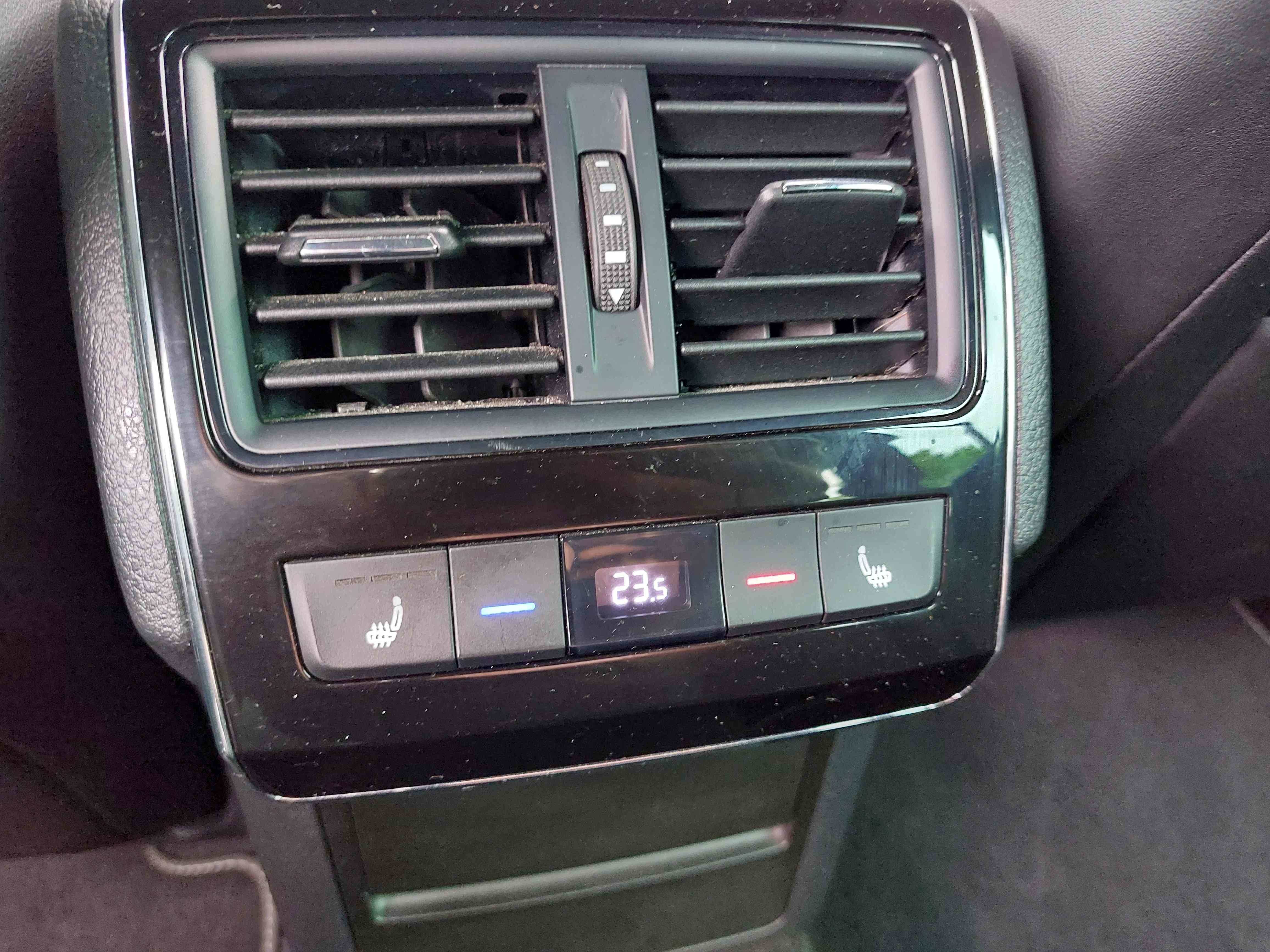 Superb Combi 2.0 TDI Sportline 4x4 DSG LED Navi ACC Standhzg.