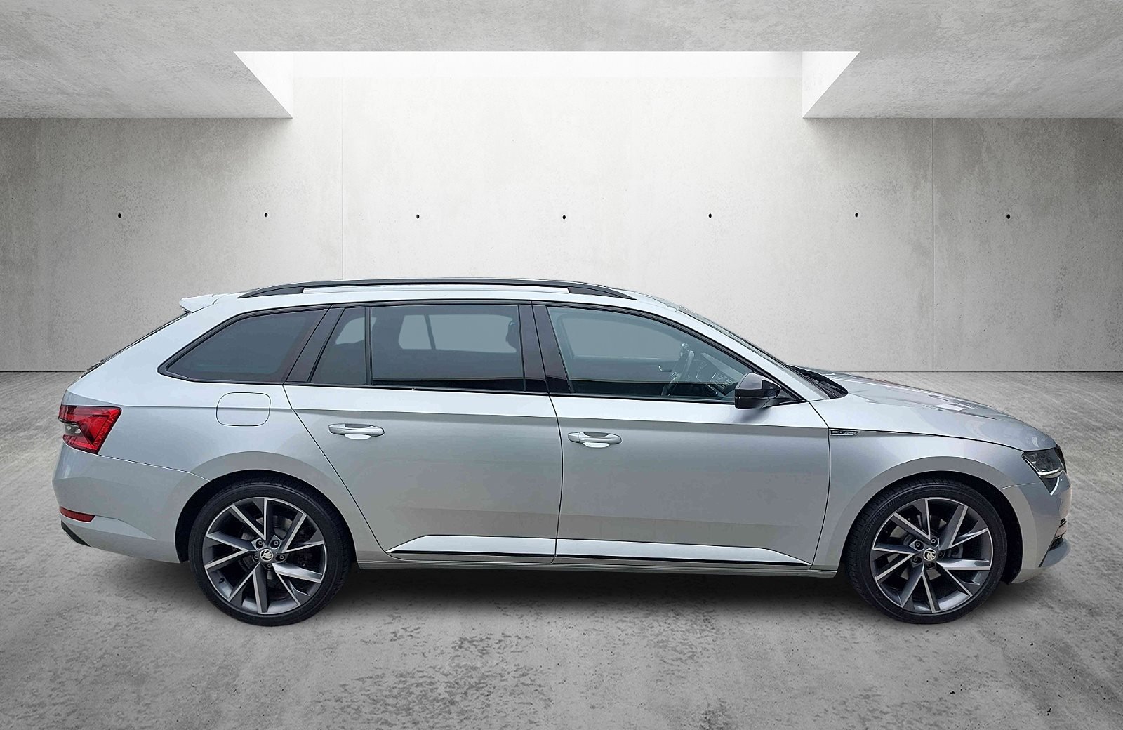 Superb Combi 2.0 TDI Sportline 4x4 DSG LED Navi ACC Standhzg.