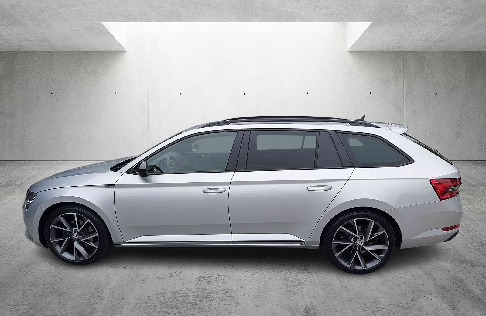 Superb Combi 2.0 TDI Sportline 4x4 DSG LED Navi ACC Standhzg.