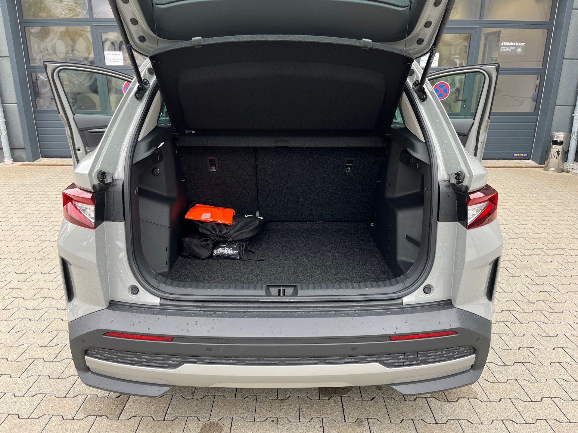 Elroq 50 Tour Studio LED Navi PDC RFK SHZ AUT