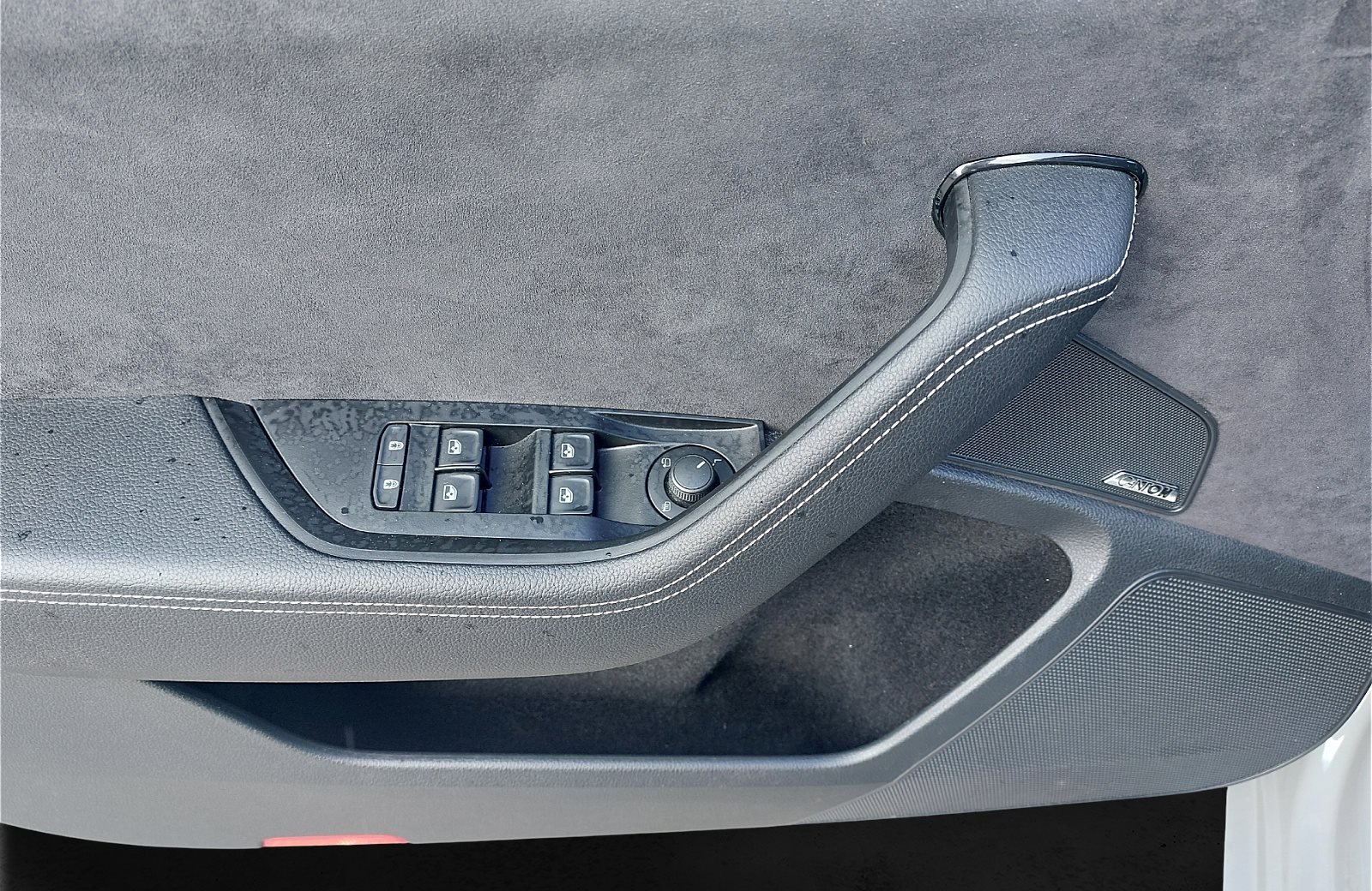 Superb Combi 2.0 TDI Sportline 4x4 DSG LED Navi ACC Pano Canton