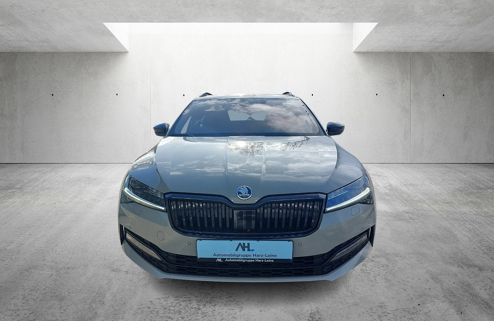 Superb Combi 2.0 TDI Sportline 4x4 DSG LED Navi ACC Pano Canton