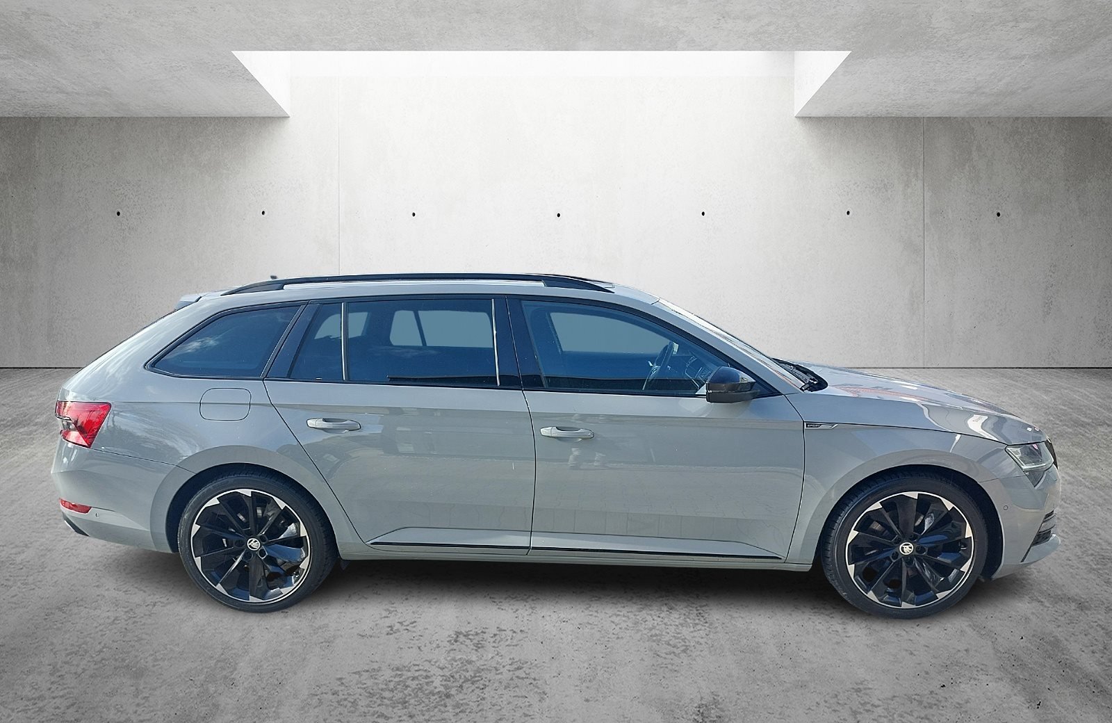 Superb Combi 2.0 TDI Sportline 4x4 DSG LED Navi ACC Pano Canton