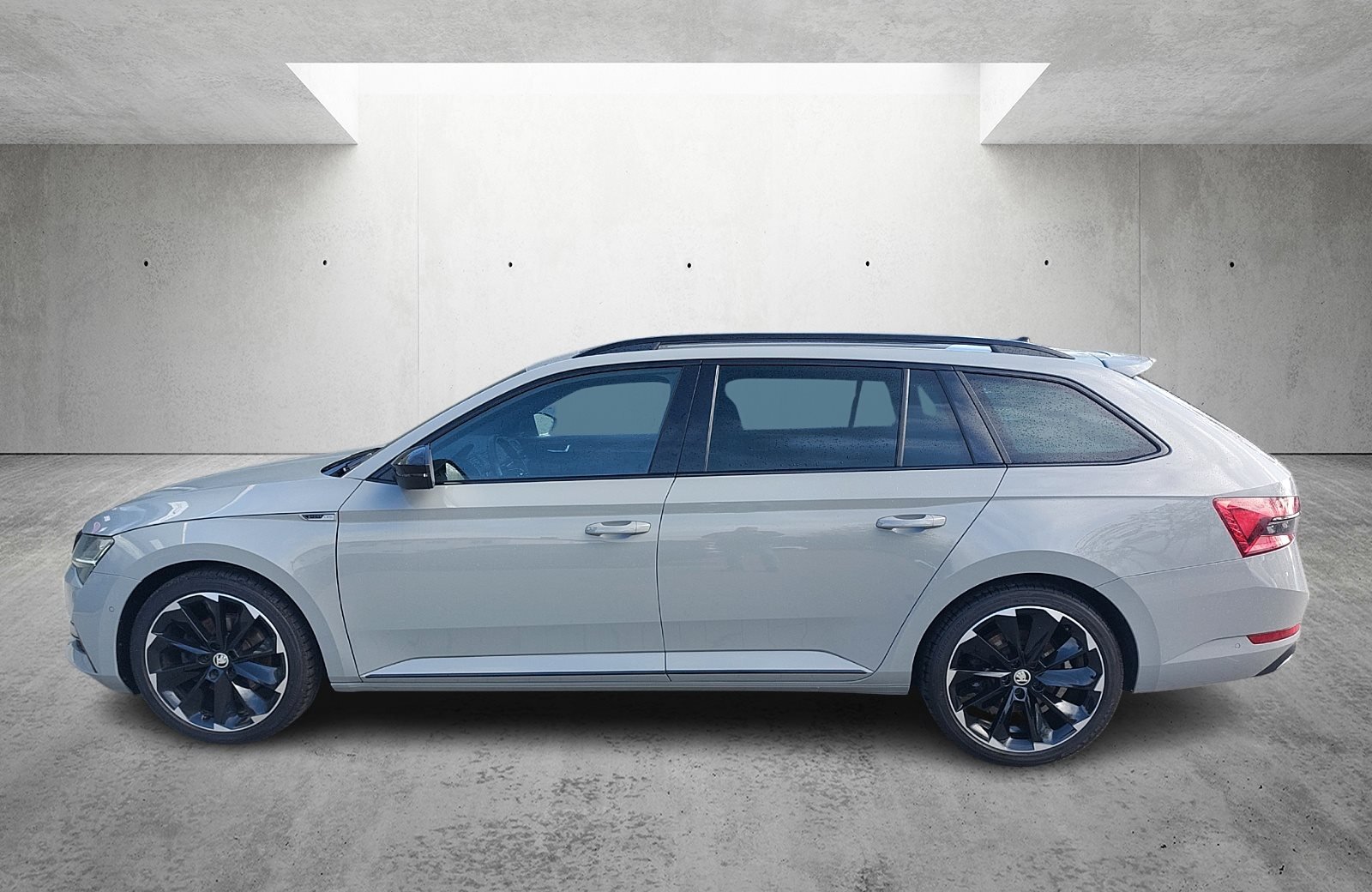 Superb Combi 2.0 TDI Sportline 4x4 DSG LED Navi ACC Pano Canton