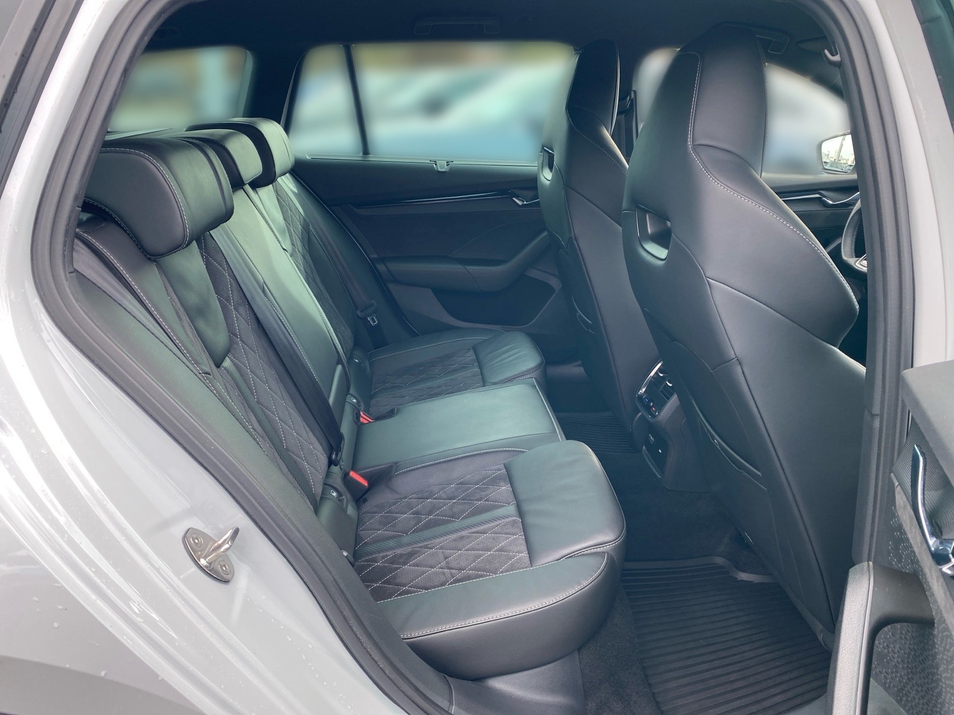 Octavia Combi RS 2.0 TSI First Edition DSG LED Navi ACC AHK Standhzg.