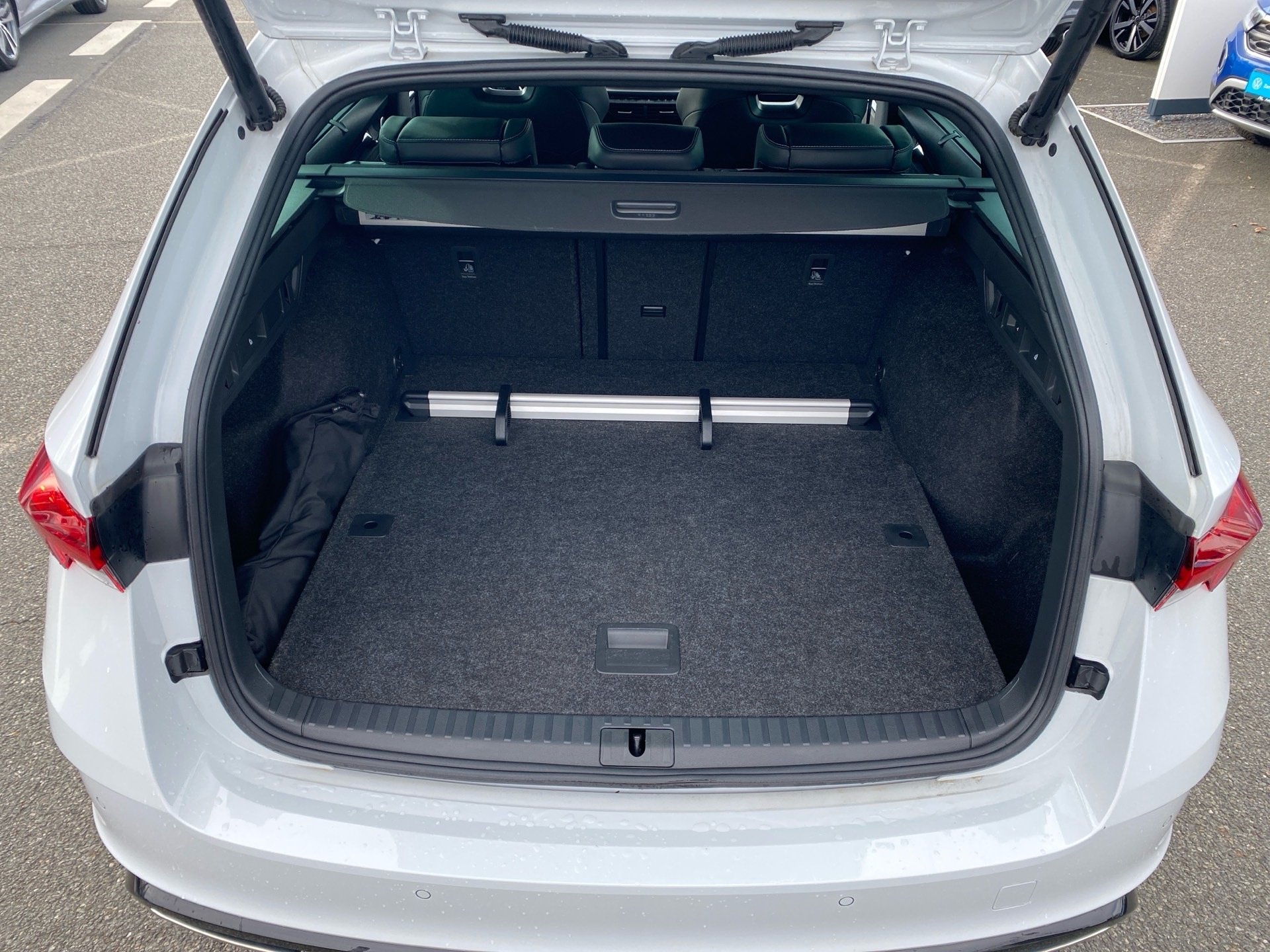 Octavia Combi RS 2.0 TSI First Edition DSG LED Navi ACC AHK Standhzg.