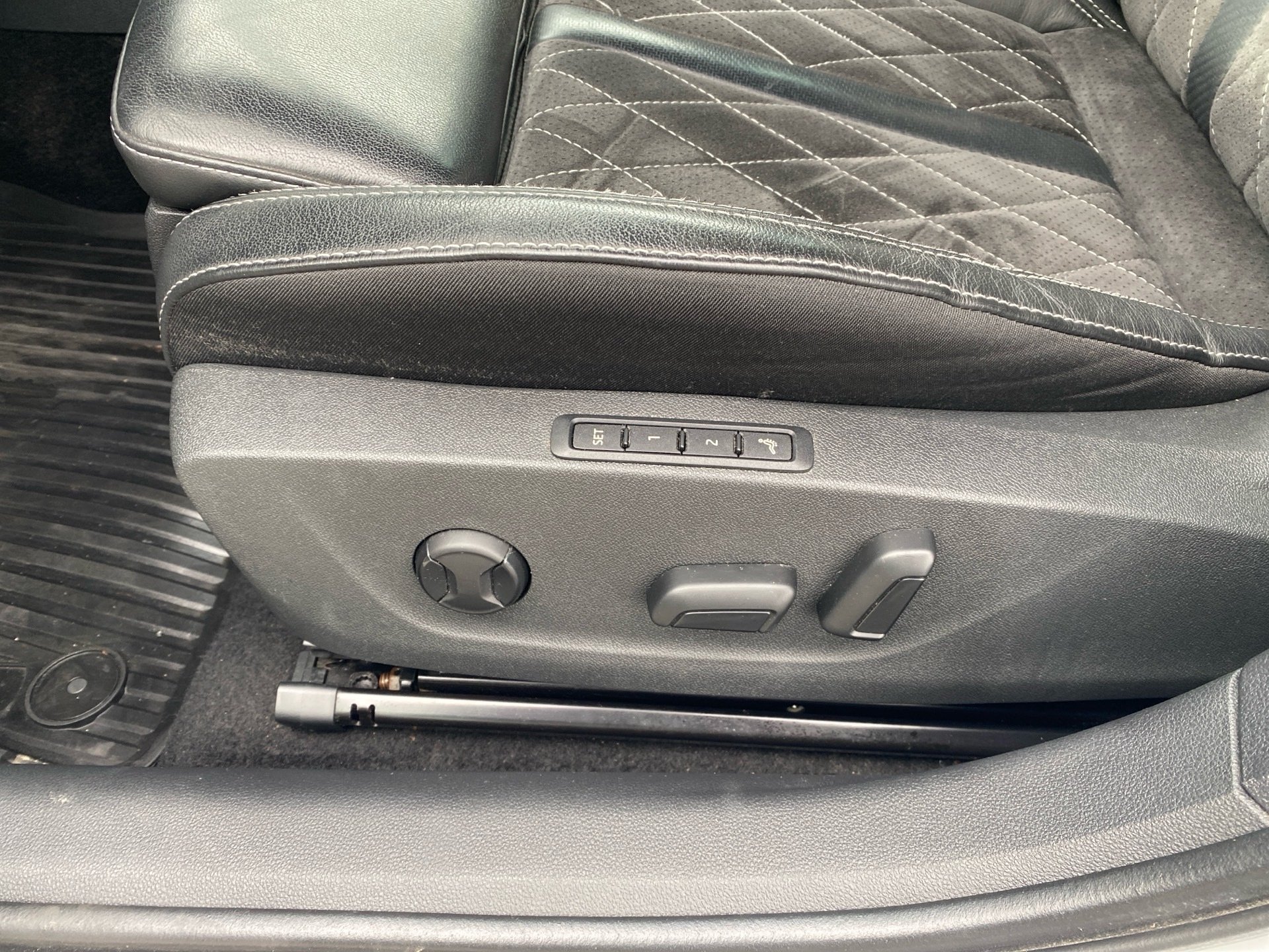 Octavia Combi RS 2.0 TSI First Edition DSG LED Navi ACC AHK Standhzg.