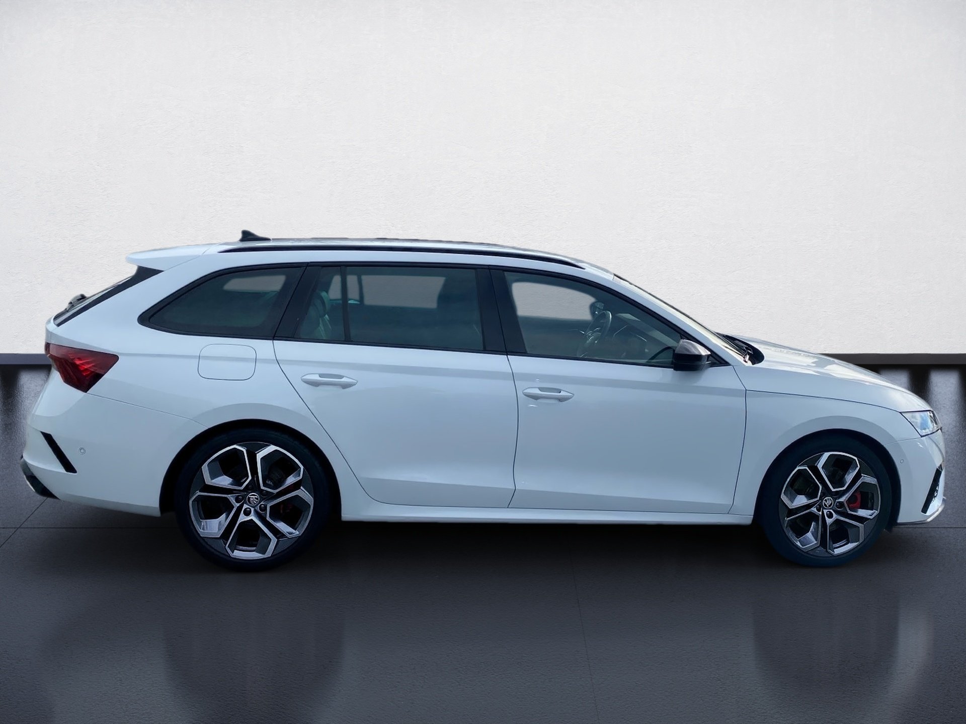 Octavia Combi RS 2.0 TSI First Edition DSG LED Navi ACC AHK Standhzg.