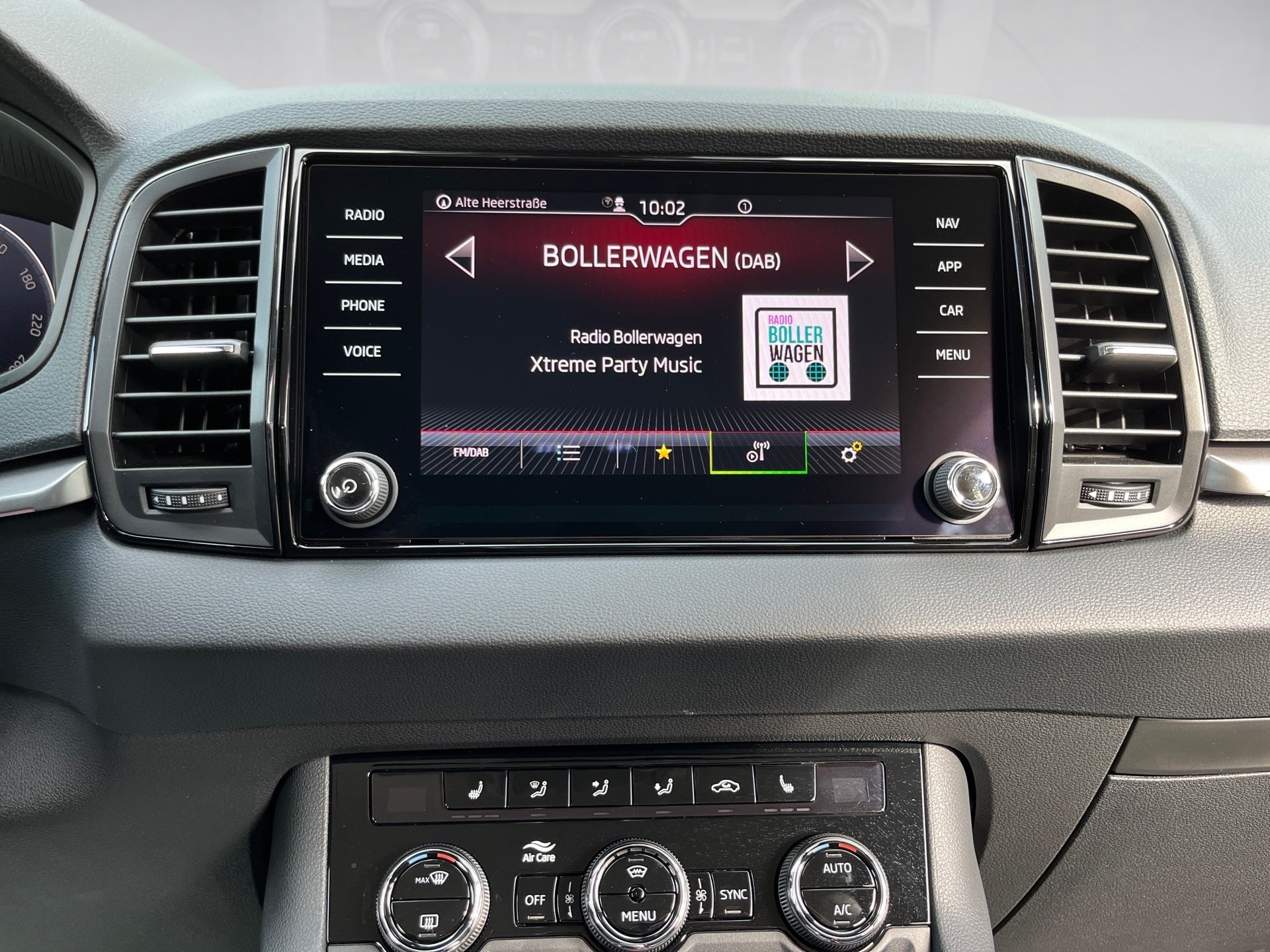 Karoq 1.5 TSI Tour DSG Matrix AHK Navi ACC RFK SmartLink