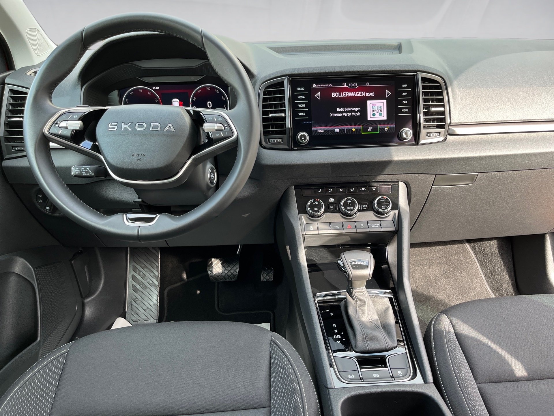 Karoq 1.5 TSI Tour DSG Matrix AHK Navi ACC RFK SmartLink