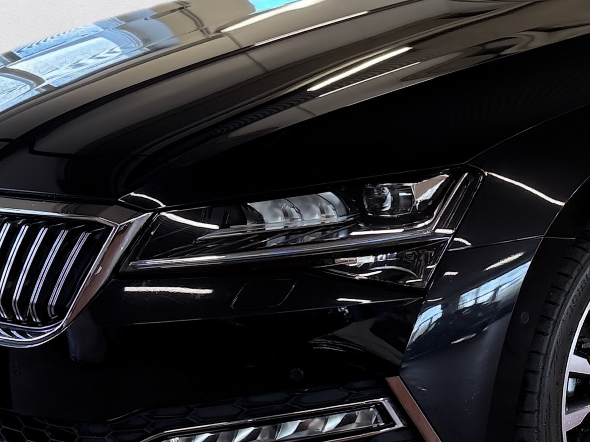 Superb Combi 1.5 TSI L&K DSG LED Navi ACC RFK Leder