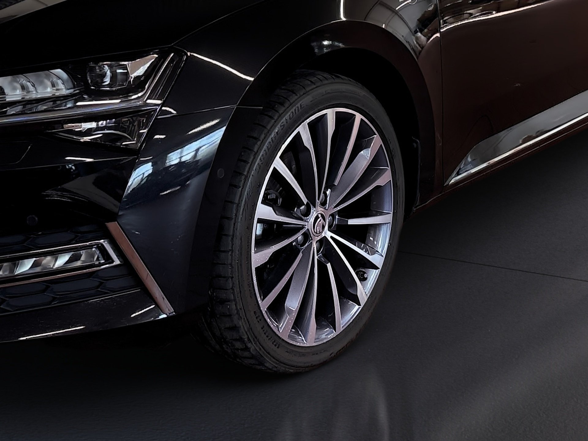 Superb Combi 1.5 TSI L&K DSG LED Navi ACC RFK Leder