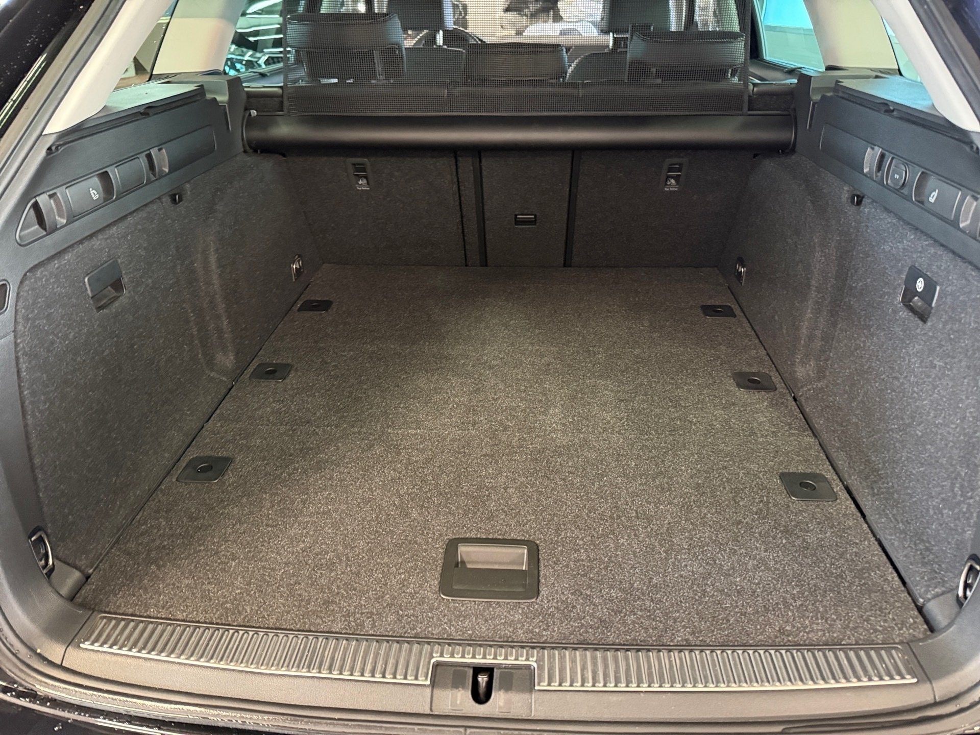 Superb Combi 1.5 TSI L&K DSG LED Navi ACC RFK Leder