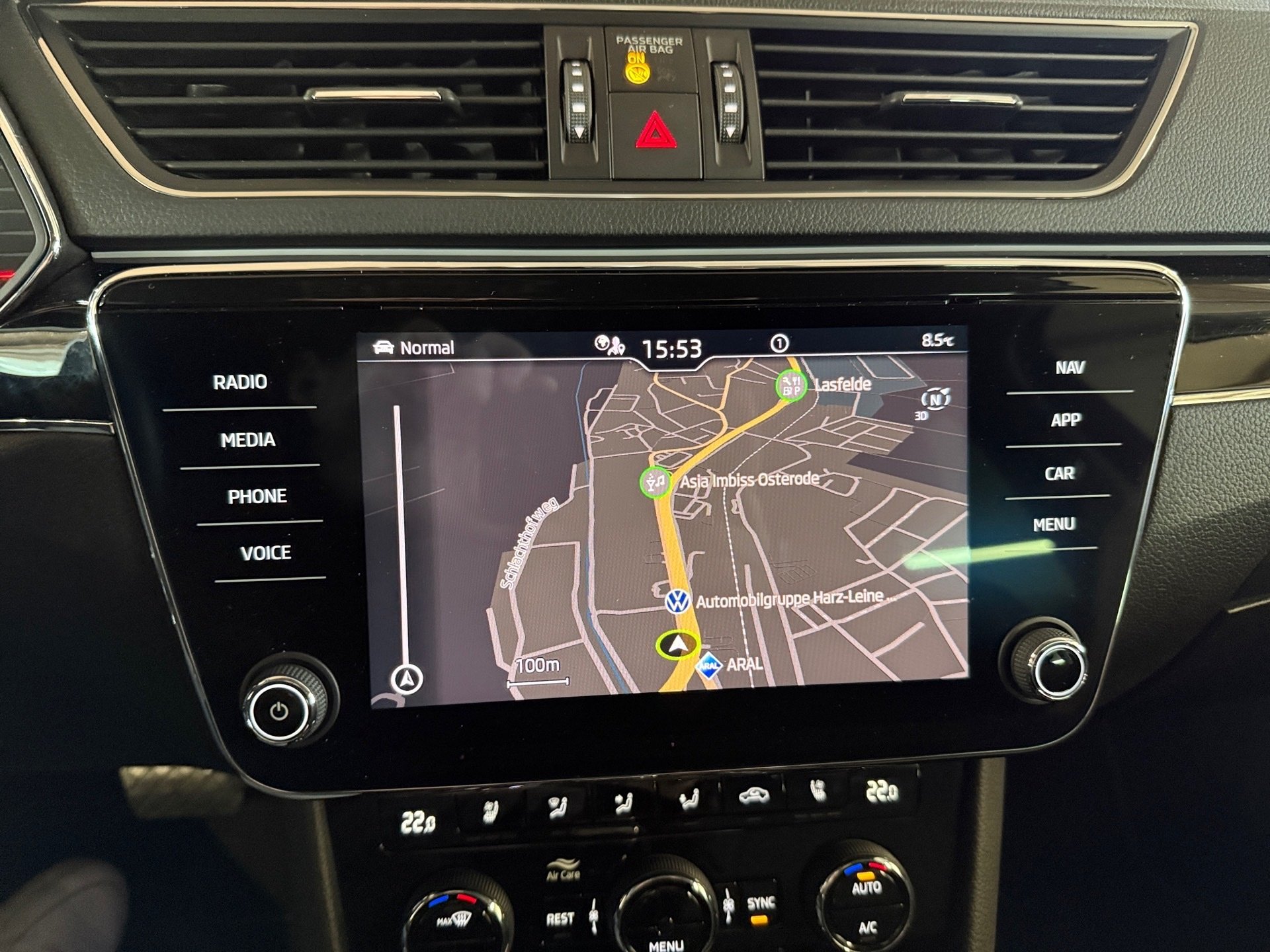 Superb Combi 1.5 TSI L&K DSG LED Navi ACC RFK Leder