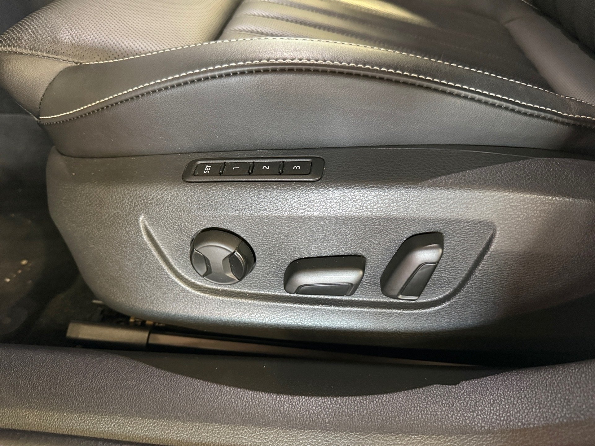 Superb Combi 1.5 TSI L&K DSG LED Navi ACC RFK Leder