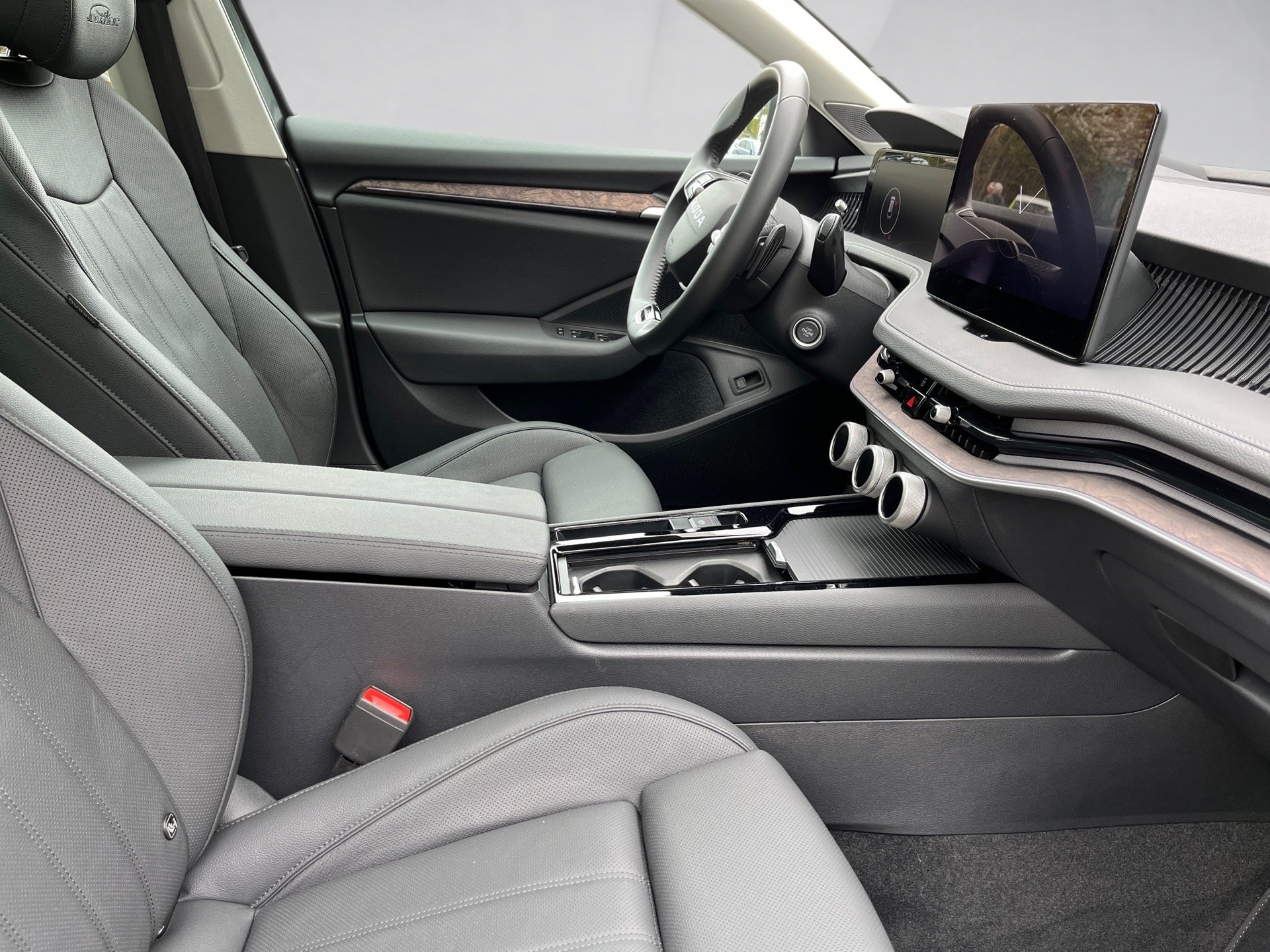 Superb Combi 2.0 TDI L&K DSG Matrix AHK Navi ACC HuD Pano Canton Massage