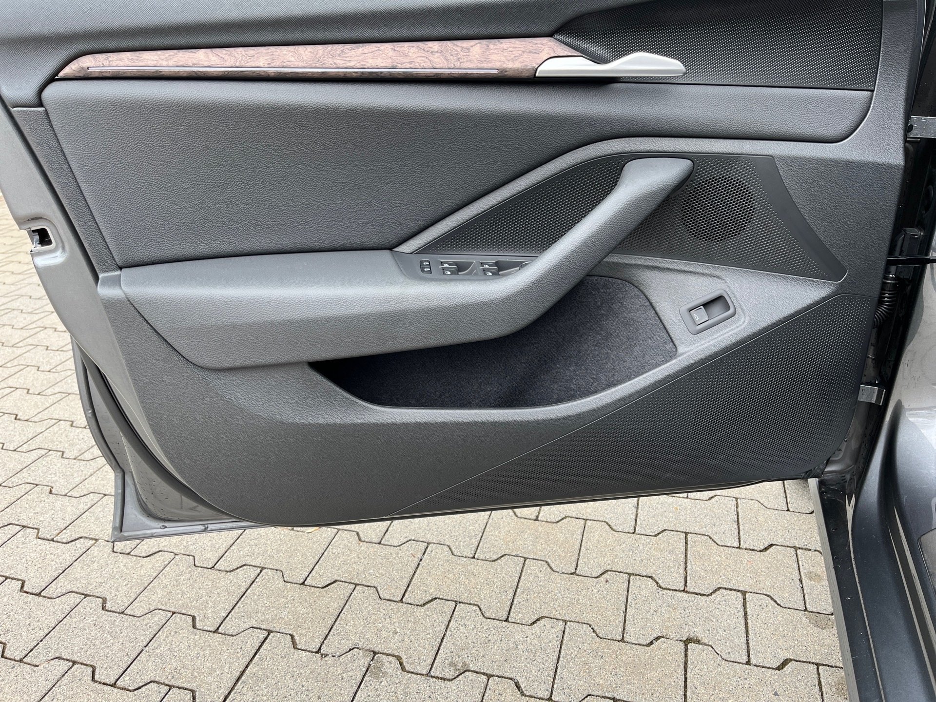 Superb Combi 2.0 TDI L&K DSG Matrix AHK Navi ACC HuD Pano Canton Massage