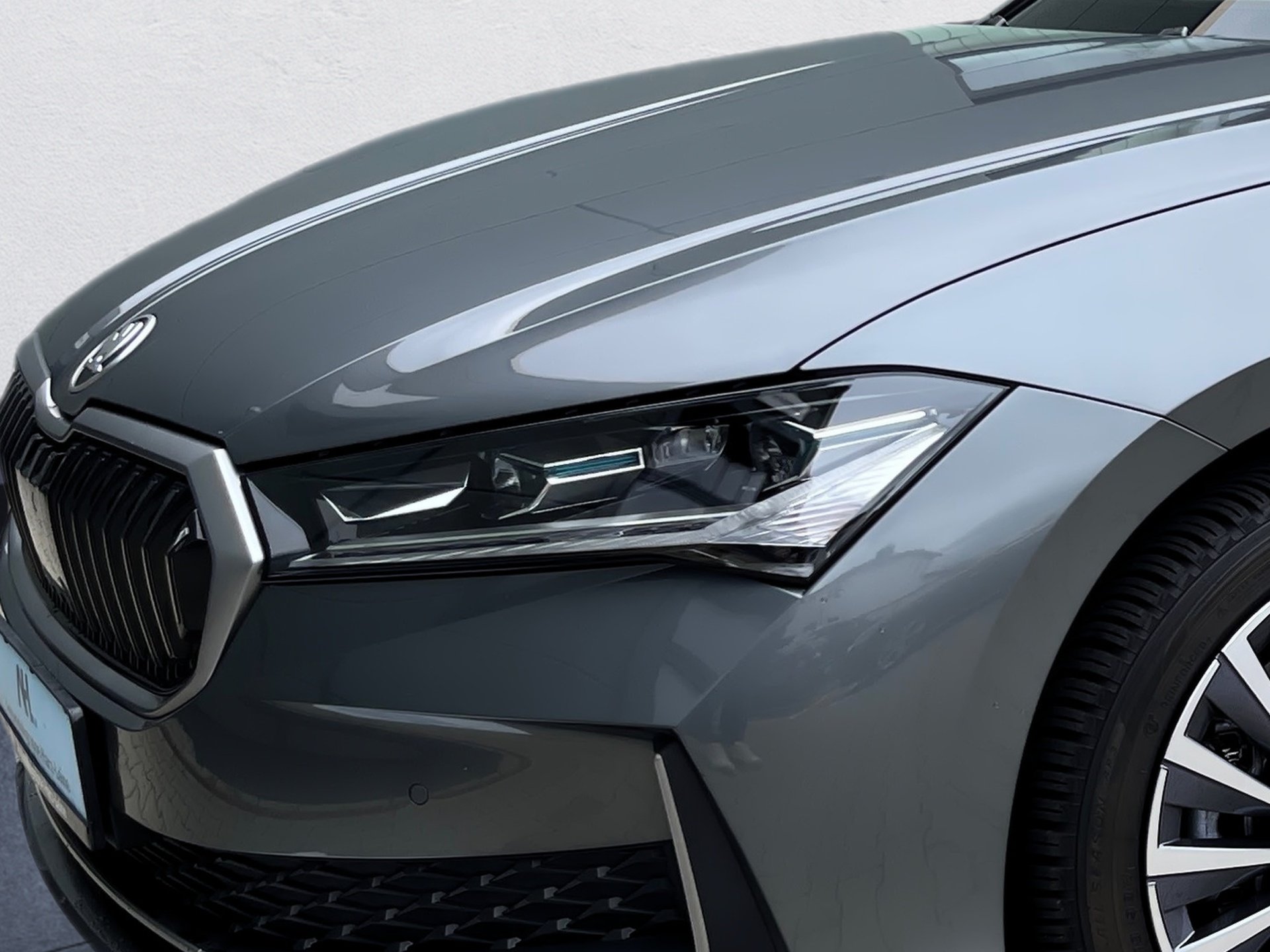 Superb Combi 2.0 TDI L&K DSG Matrix AHK Navi ACC HuD Pano Canton Massage