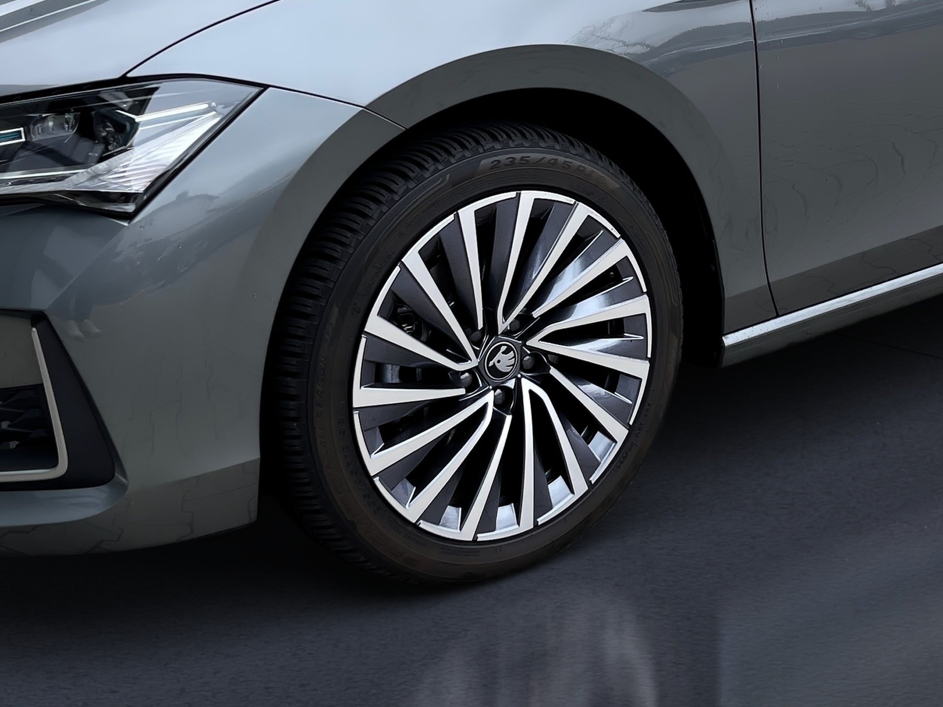 Superb Combi 2.0 TDI L&K DSG Matrix AHK Navi ACC HuD Pano Canton Massage