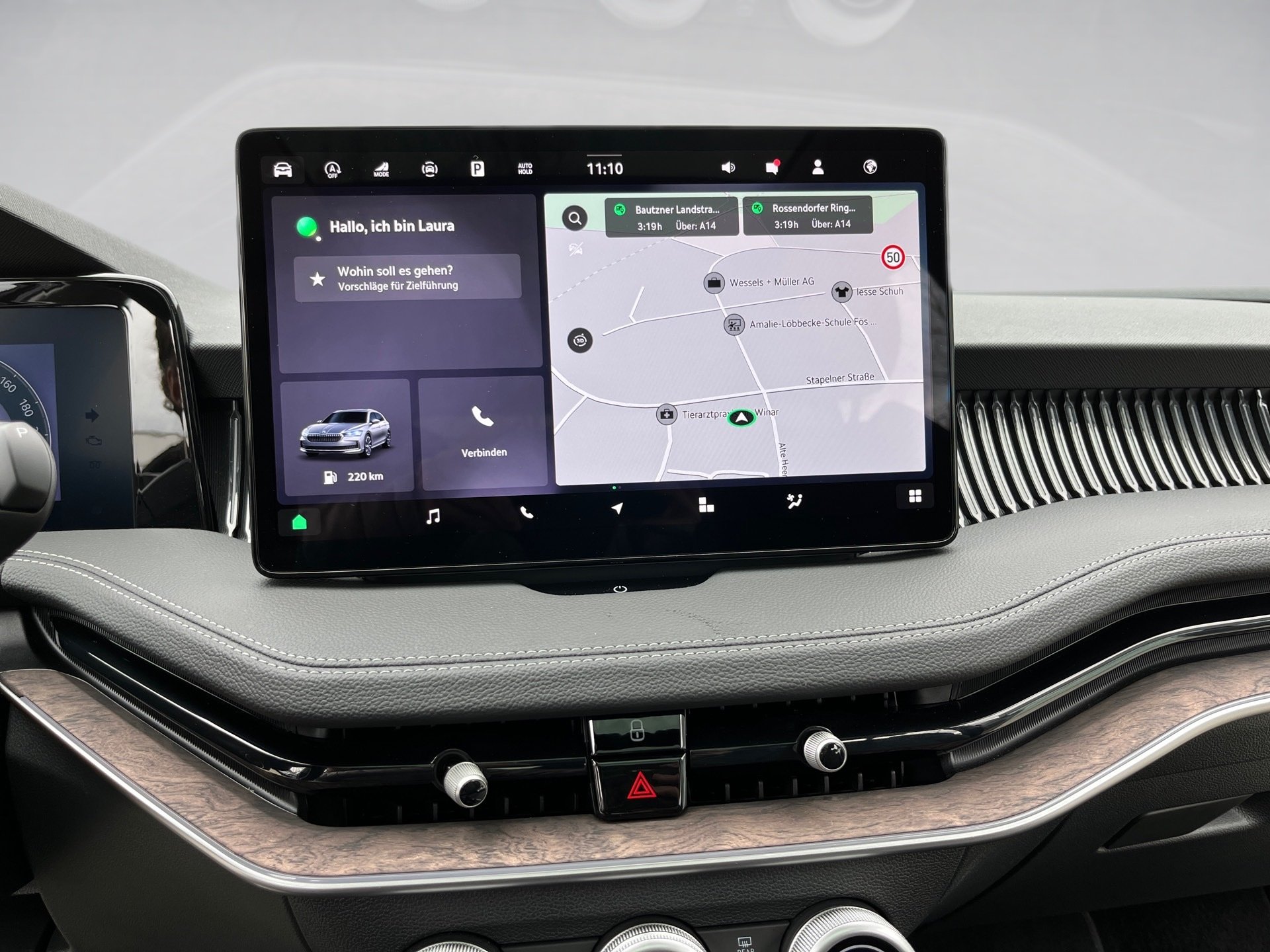 Superb Combi 2.0 TDI L&K DSG Matrix AHK Navi ACC HuD Pano Canton Massage