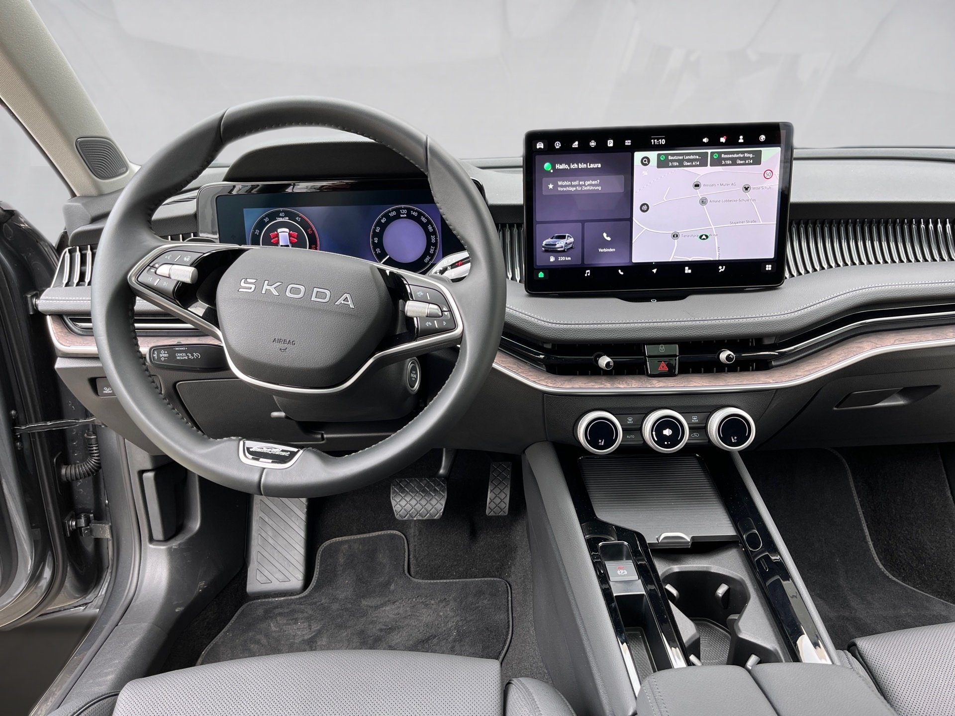 Superb Combi 2.0 TDI L&K DSG Matrix AHK Navi ACC HuD Pano Canton Massage