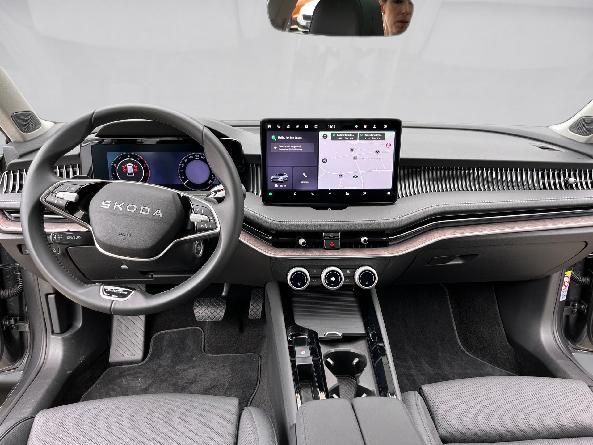 Superb Combi 2.0 TDI L&K DSG Matrix AHK Navi ACC HuD Pano Canton Massage