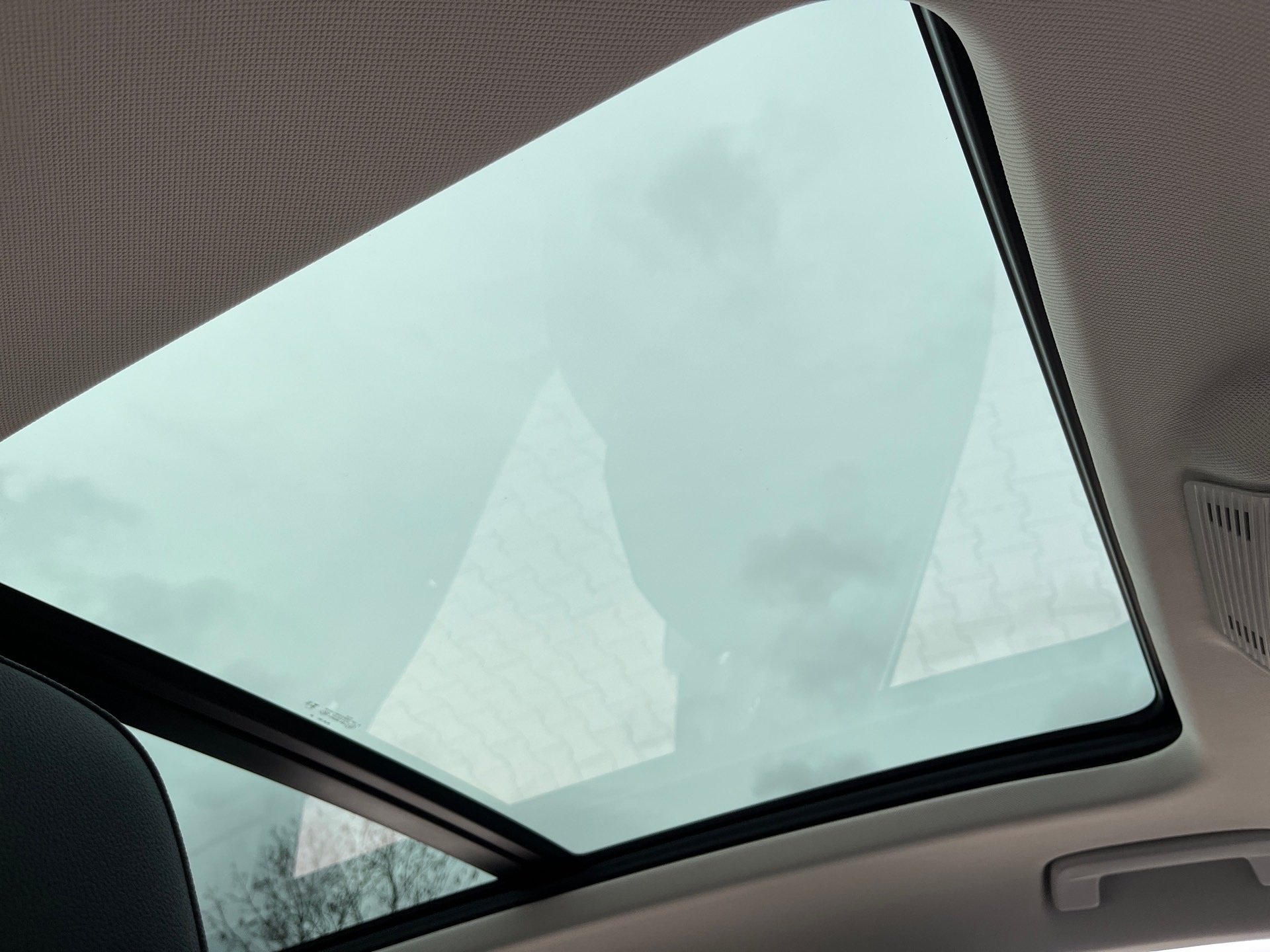 Superb Combi 2.0 TDI L&K DSG Matrix AHK Navi ACC HuD Pano Canton Massage