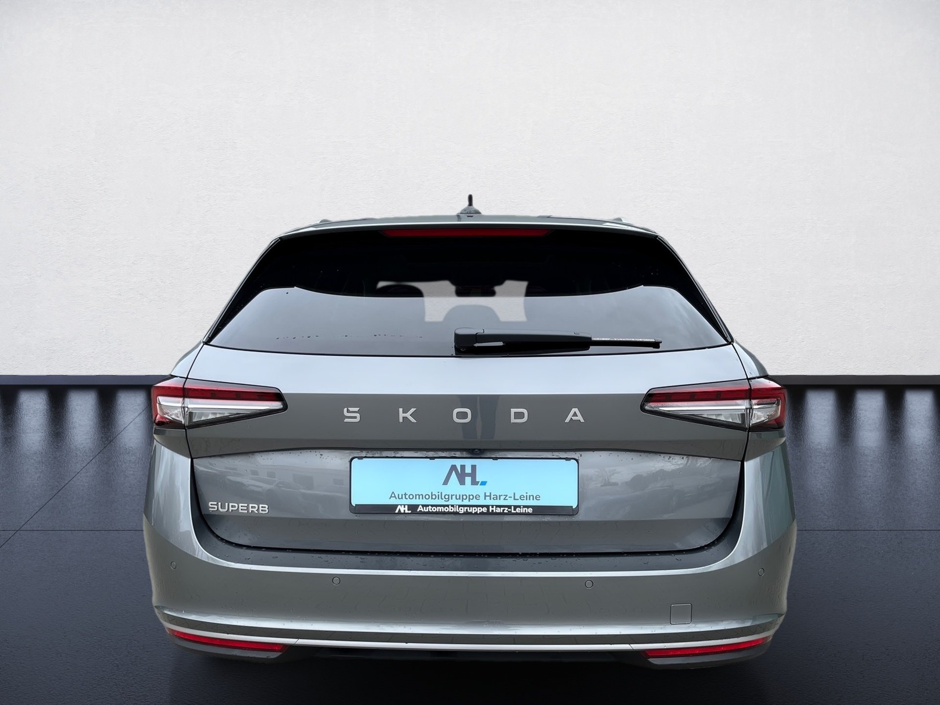 Superb Combi 2.0 TDI L&K DSG Matrix AHK Navi ACC HuD Pano Canton Massage