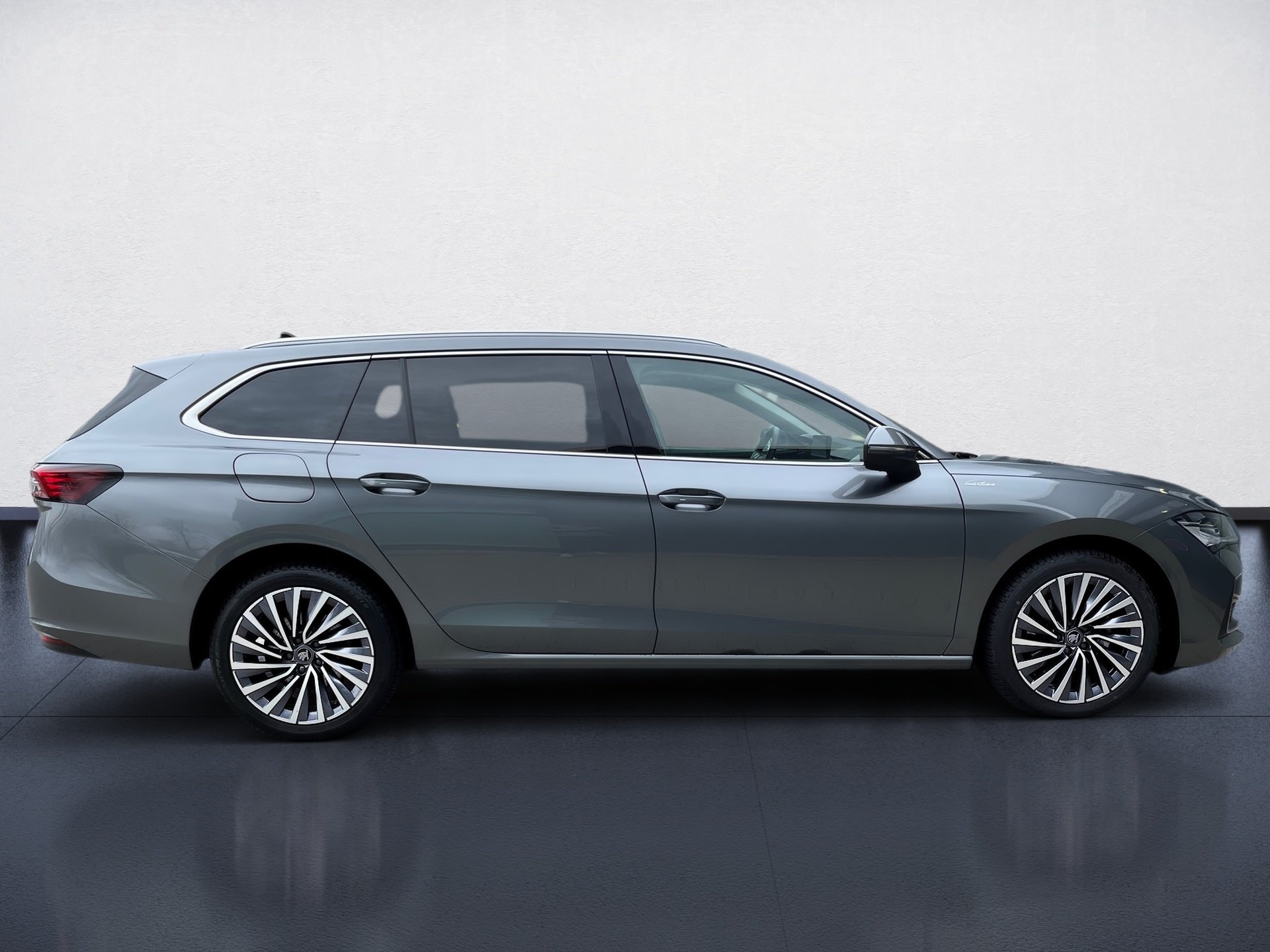 Superb Combi 2.0 TDI L&K DSG Matrix AHK Navi ACC HuD Pano Canton Massage