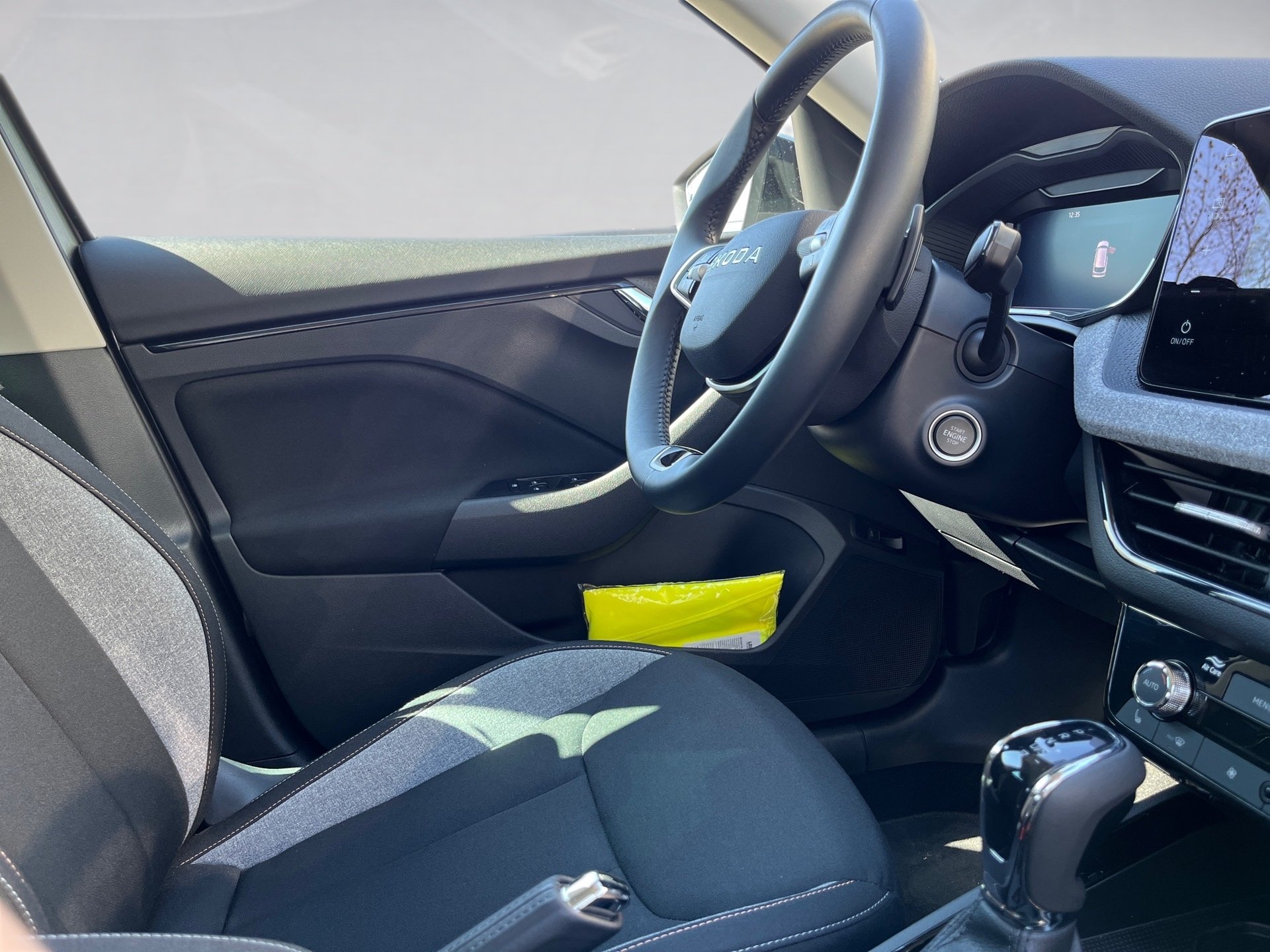 Kamiq 1.0 TSI Tour DSG AHK Navi ACC Matrix RFK Optik schwarz