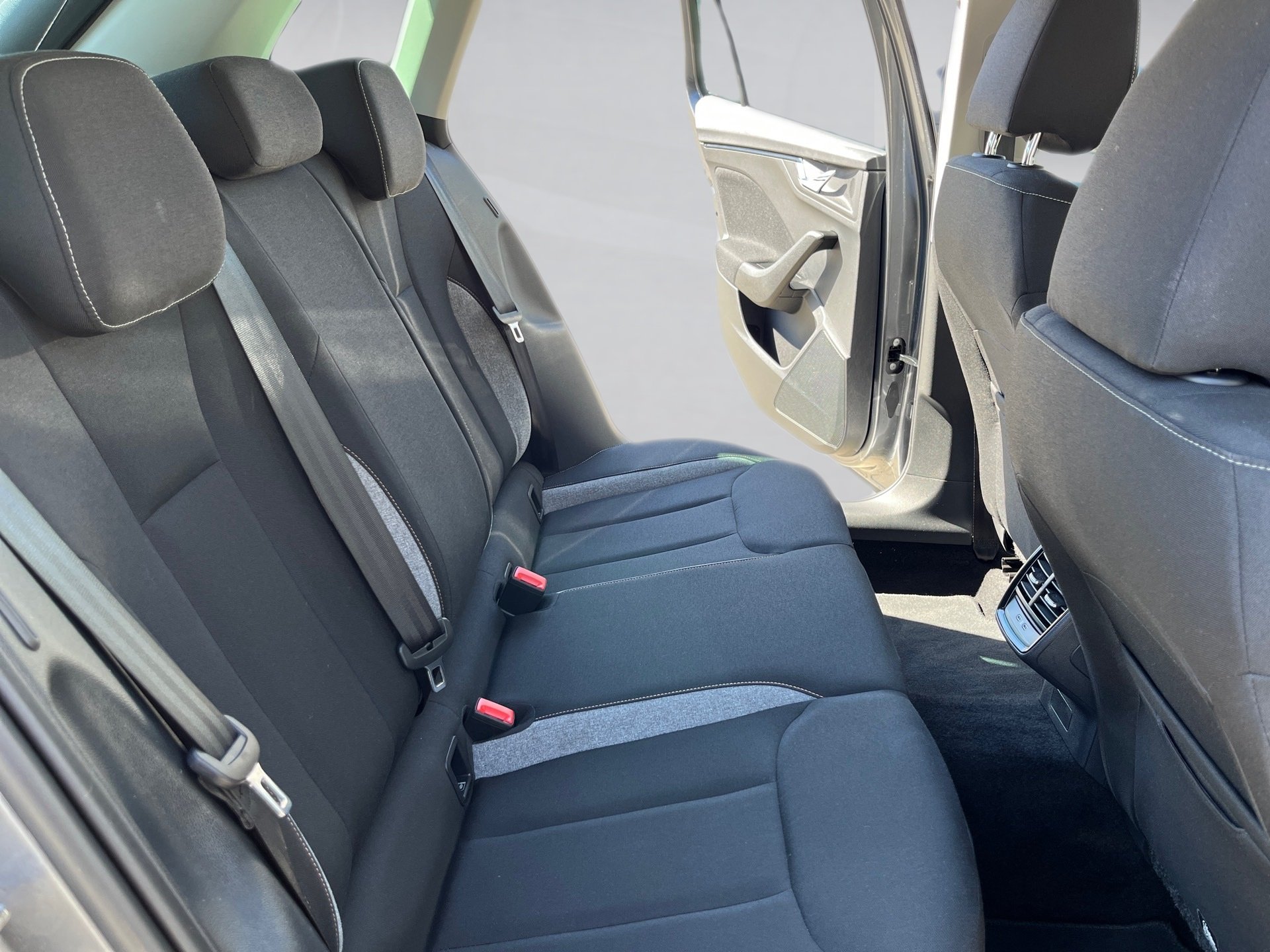 Kamiq 1.0 TSI Tour DSG AHK Navi ACC Matrix RFK Optik schwarz