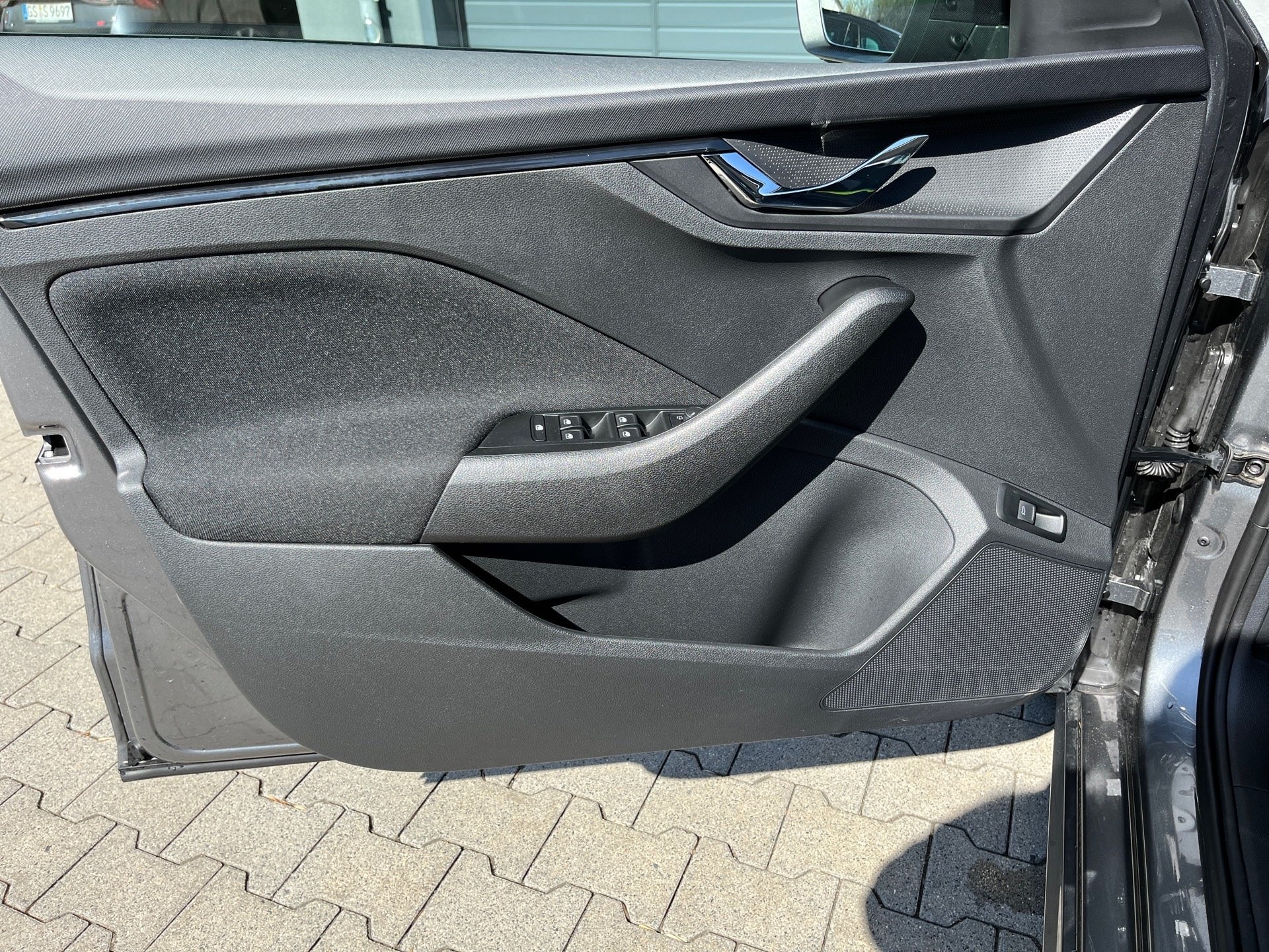 Kamiq 1.0 TSI Tour DSG AHK Navi ACC Matrix RFK Optik schwarz