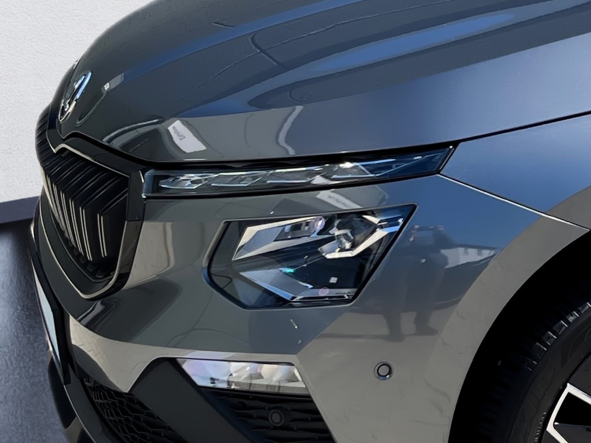 Kamiq 1.0 TSI Tour DSG AHK Navi ACC Matrix RFK Optik schwarz