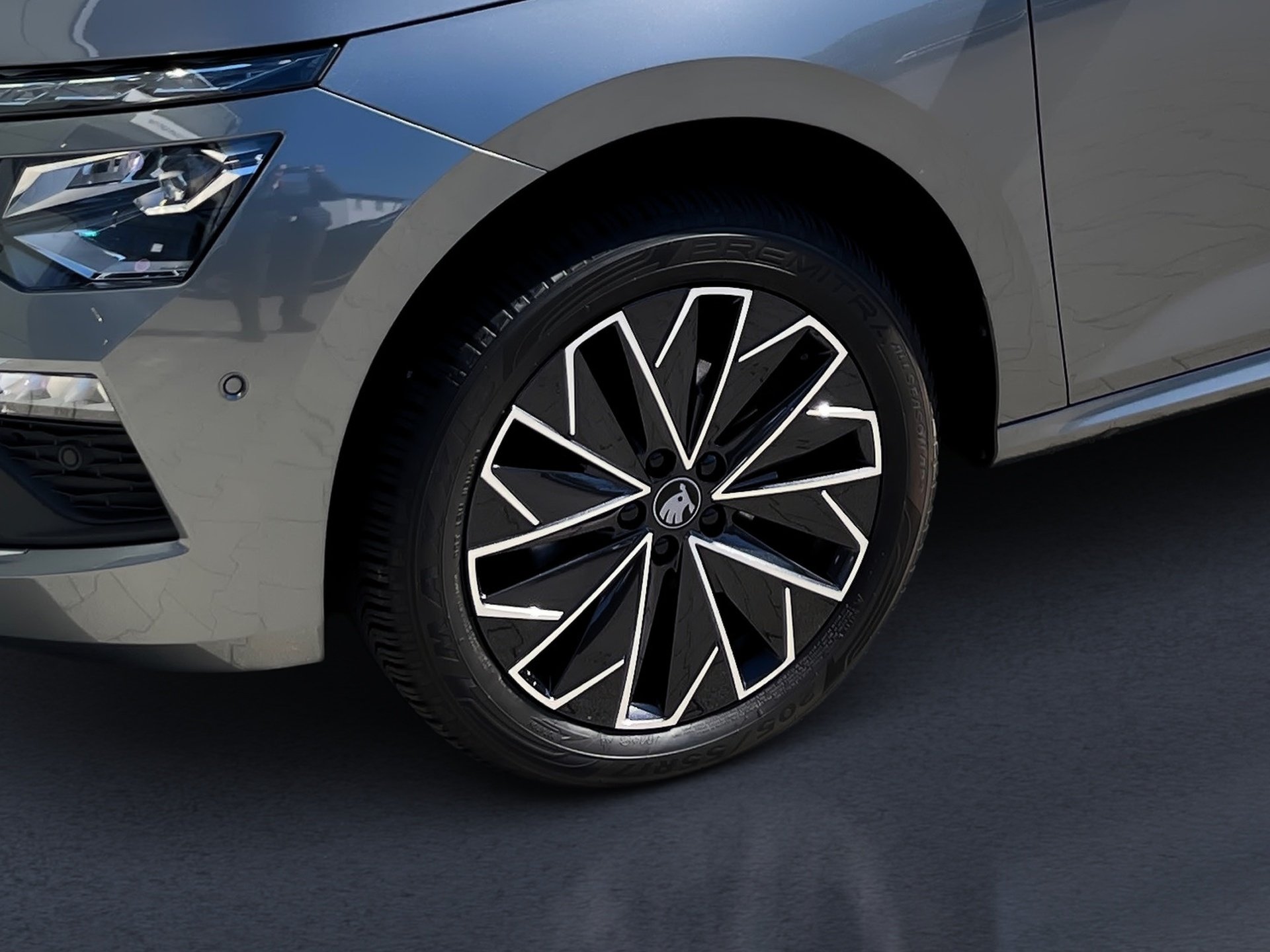 Kamiq 1.0 TSI Tour DSG AHK Navi ACC Matrix RFK Optik schwarz