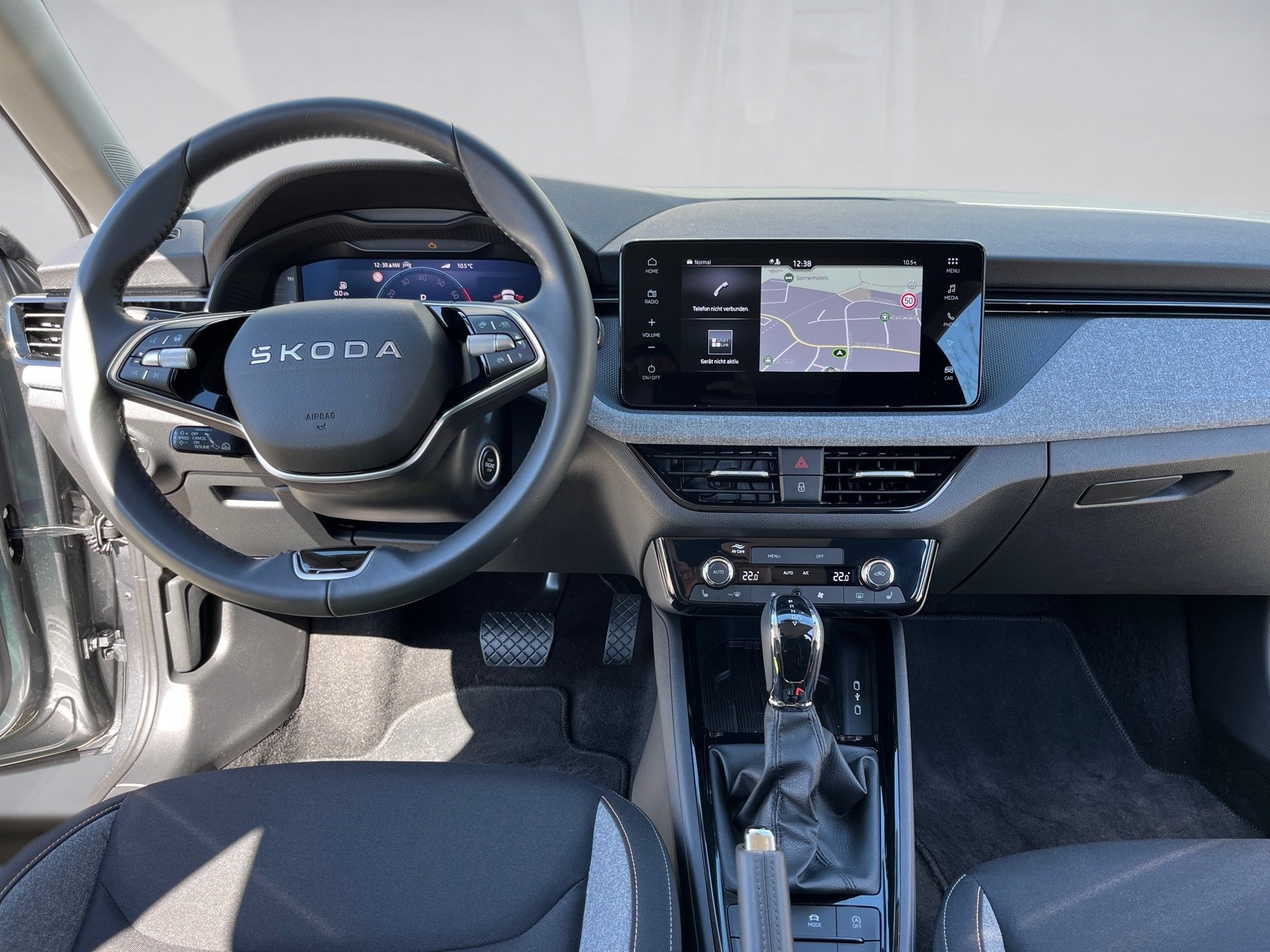 Kamiq 1.0 TSI Tour DSG AHK Navi ACC Matrix RFK Optik schwarz