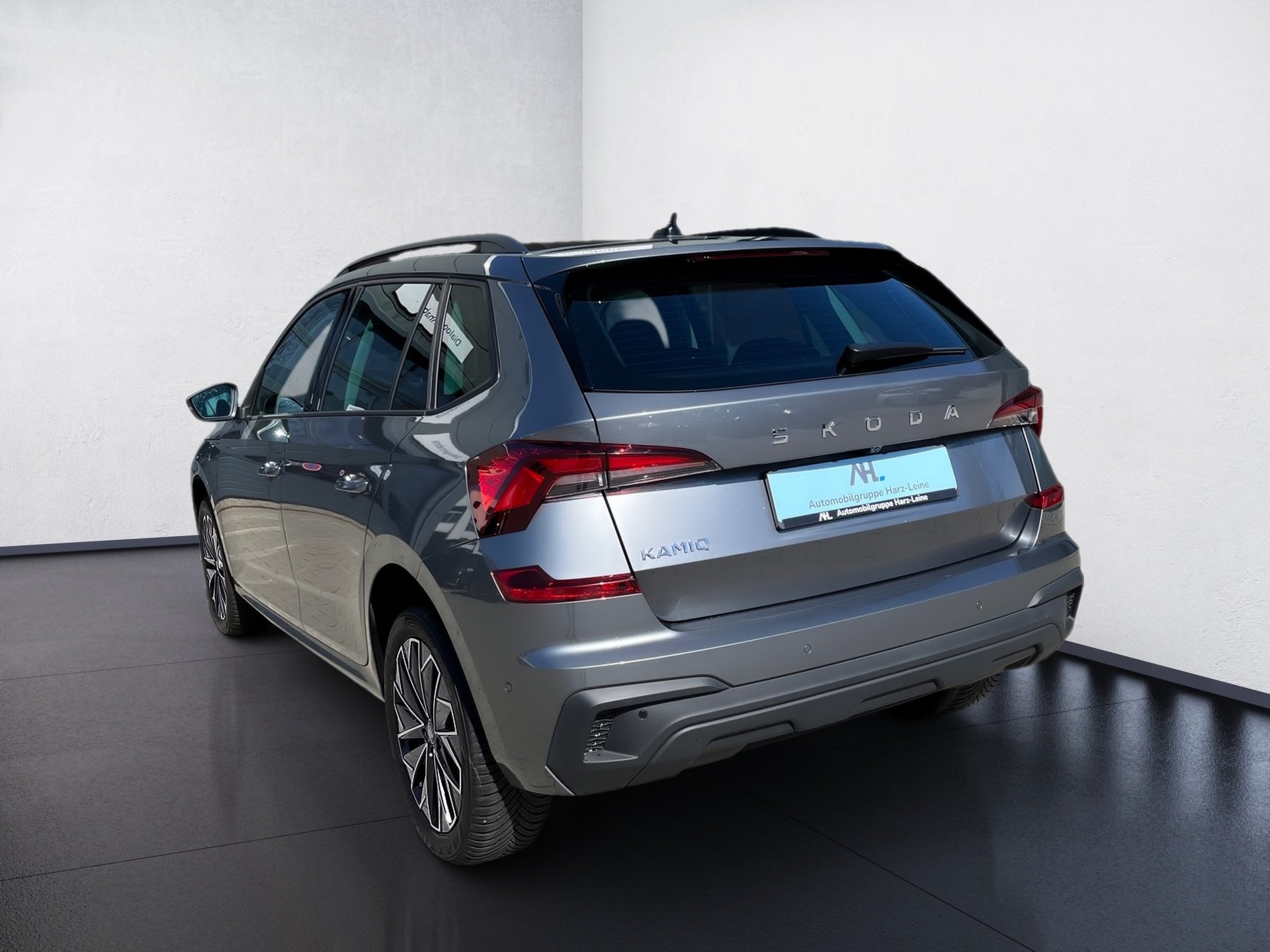 Kamiq 1.0 TSI Tour DSG AHK Navi ACC Matrix RFK Optik schwarz