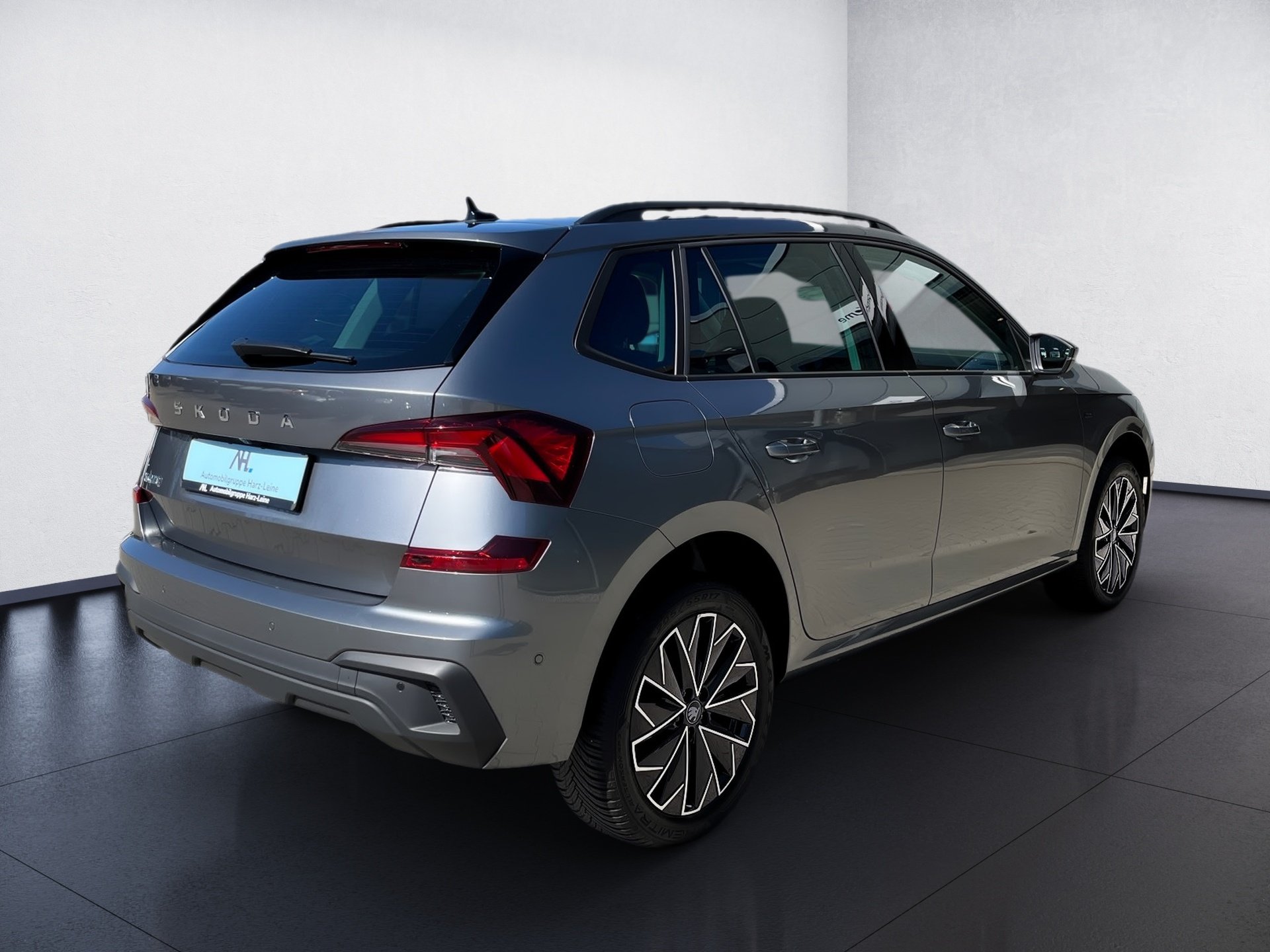 Kamiq 1.0 TSI Tour DSG AHK Navi ACC Matrix RFK Optik schwarz