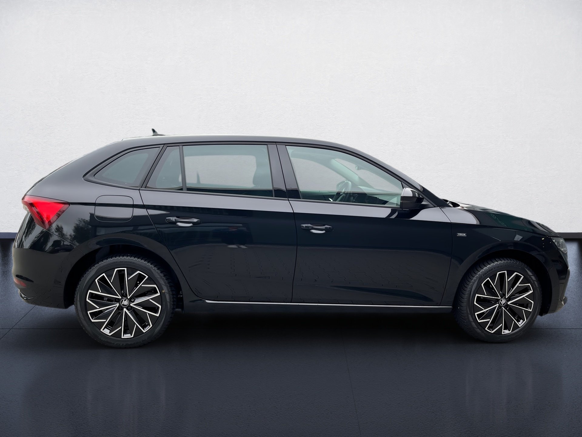 Scala 1.5 TSI Tour DSG Optik schwarz Matrix Navi ACC RFK